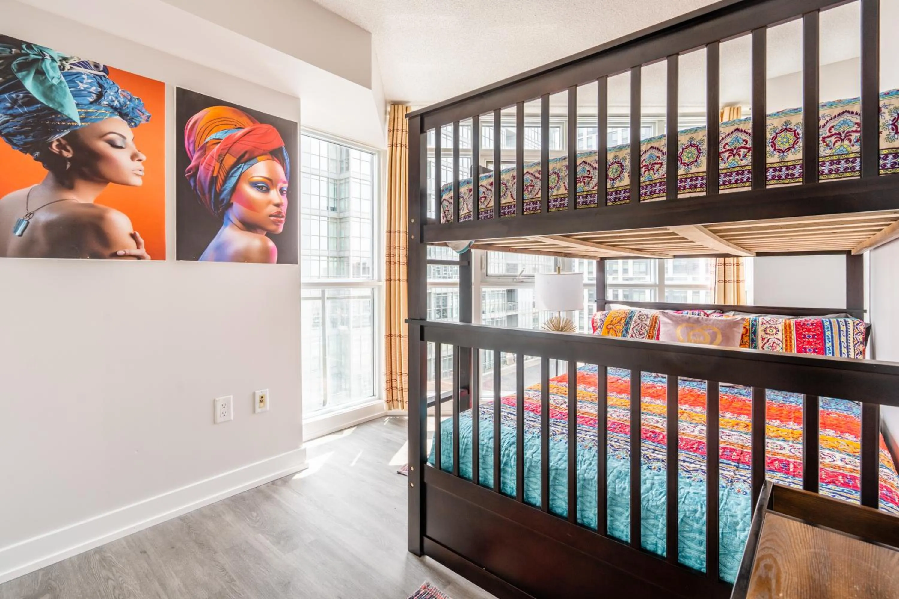 Bed in GLOBALSTAY Elegant Downtown Apartments