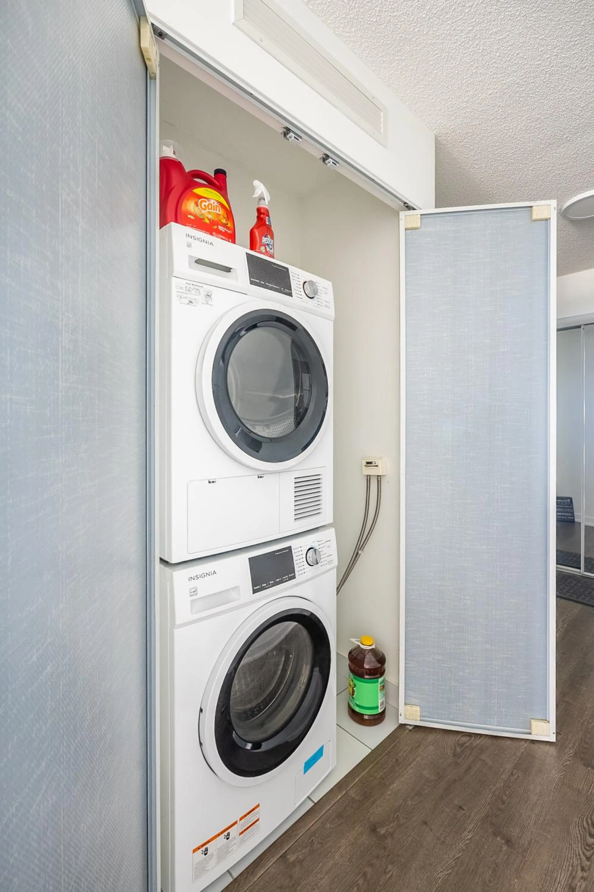 washing machine in GLOBALSTAY Elegant Downtown Apartments