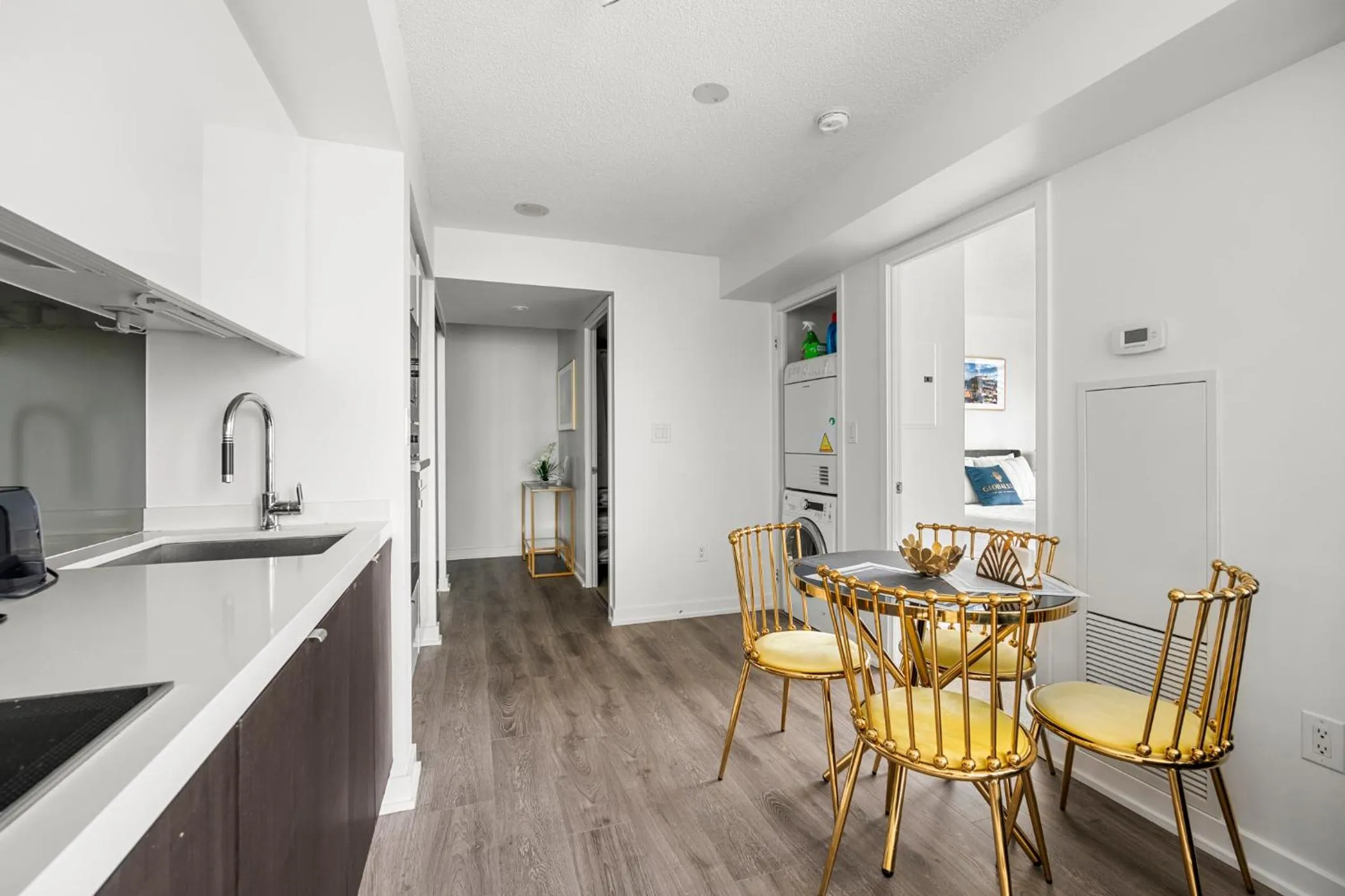 Kitchen or kitchenette in GLOBALSTAY Elegant Downtown Apartments