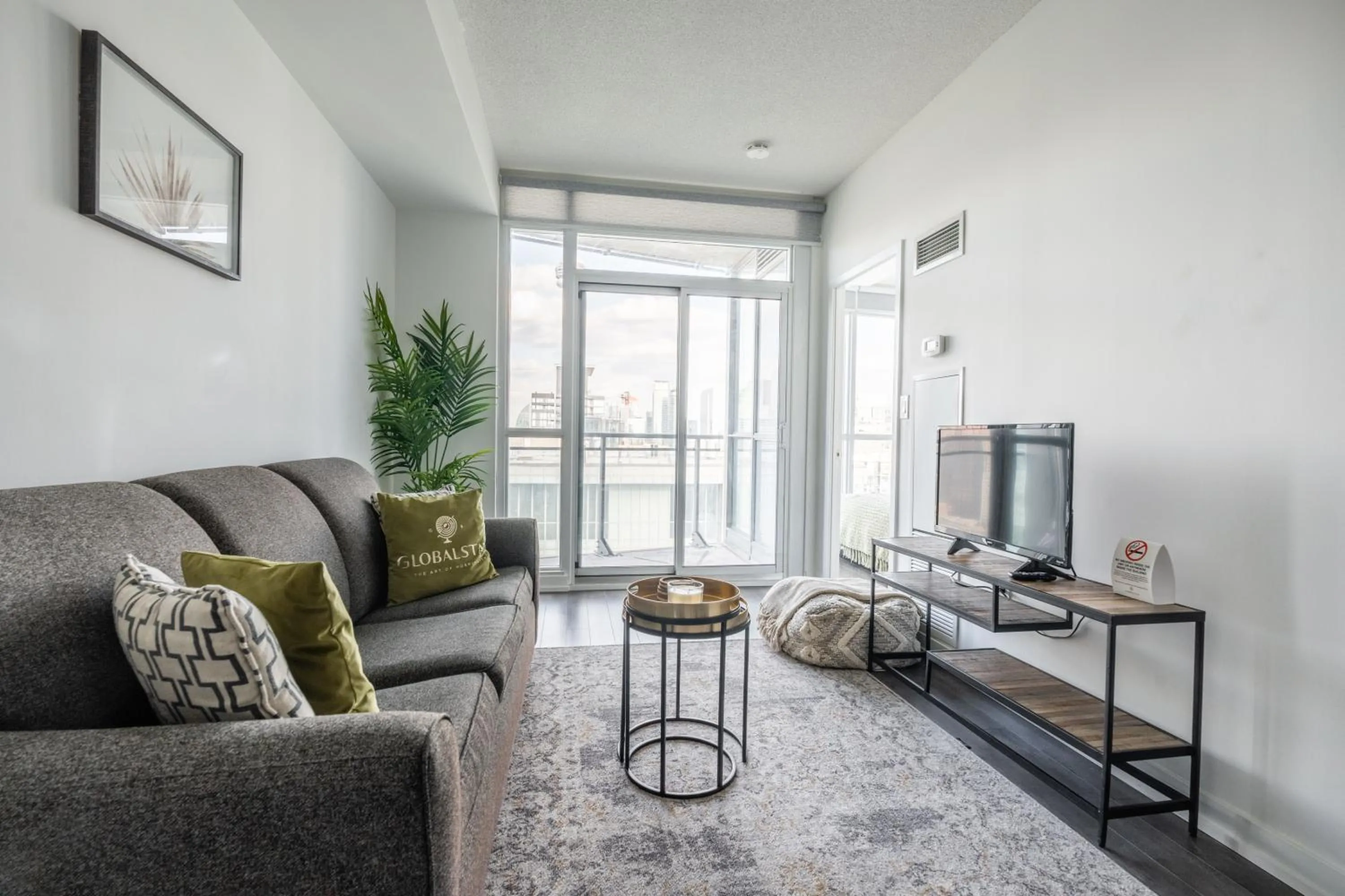 Living room in GLOBALSTAY Elegant Downtown Apartments