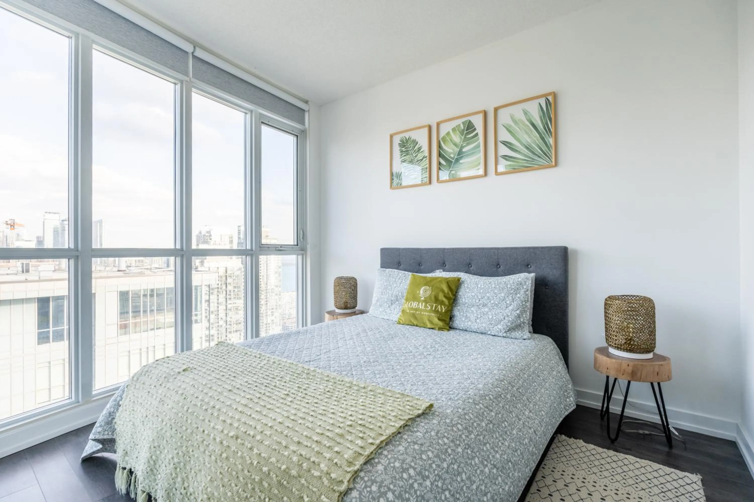 Bed in GLOBALSTAY Elegant Downtown Apartments