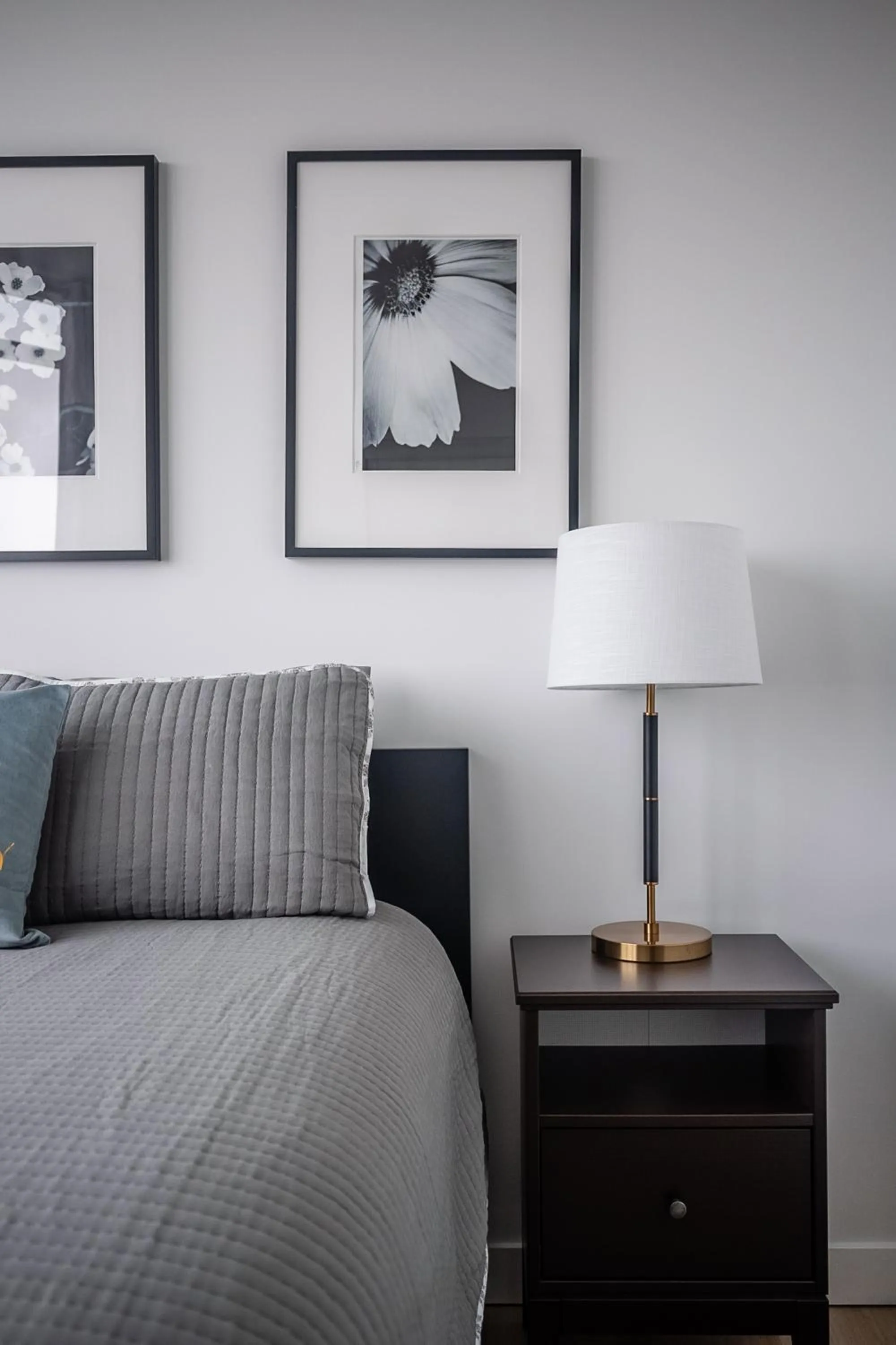 Bed in GLOBALSTAY Elegant Downtown Apartments