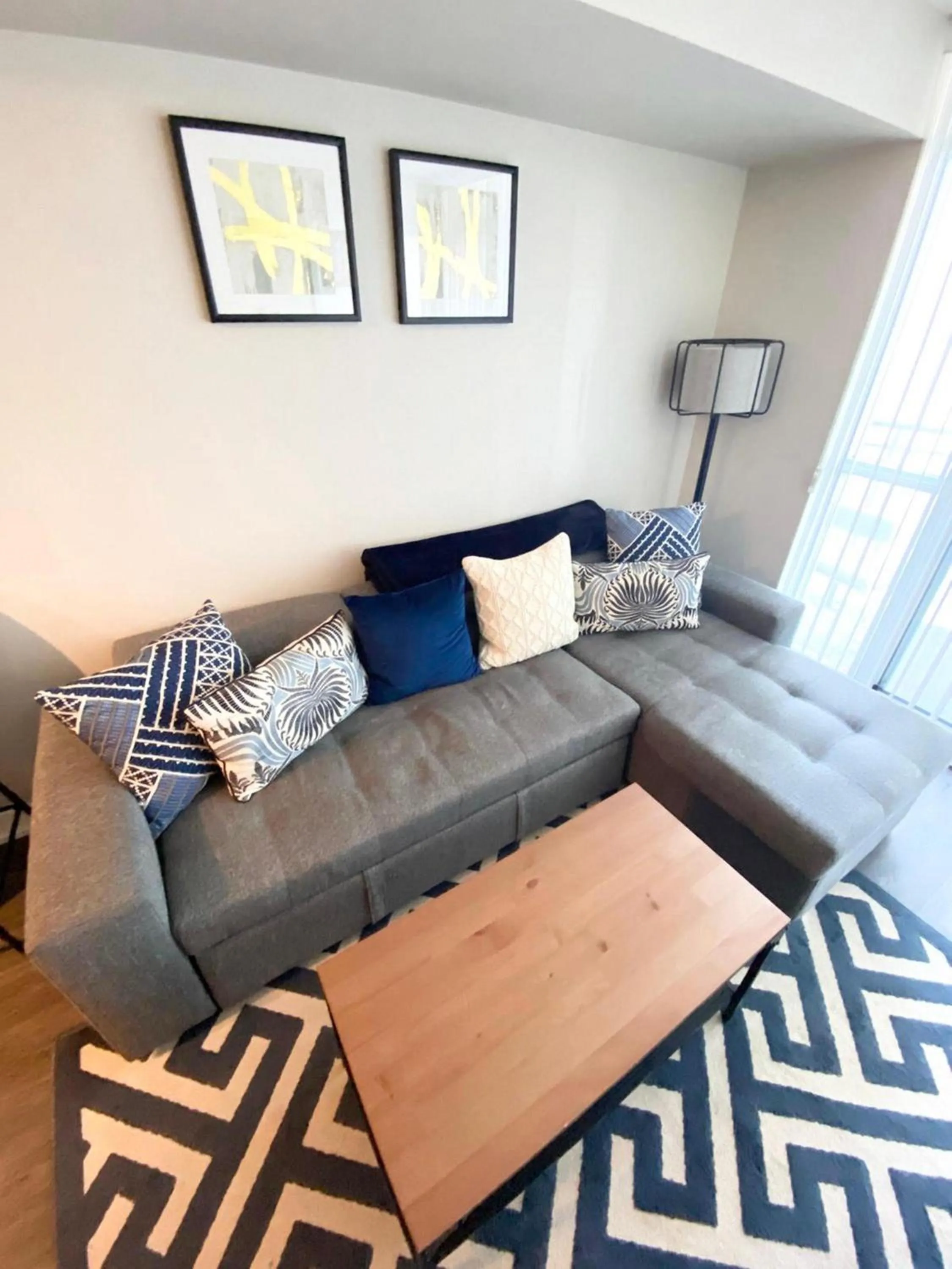 Living room in GLOBALSTAY Elegant Downtown Apartments