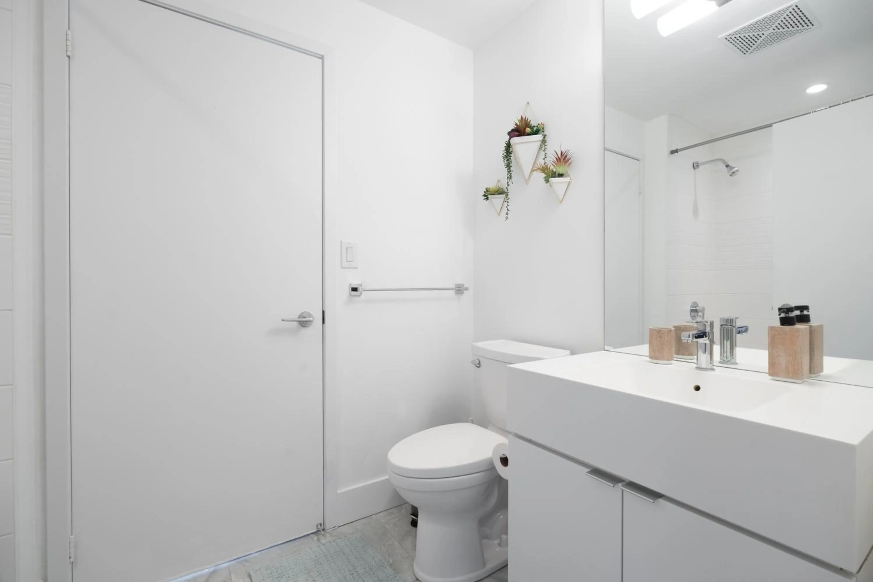 Bathroom in GLOBALSTAY Elegant Downtown Apartments