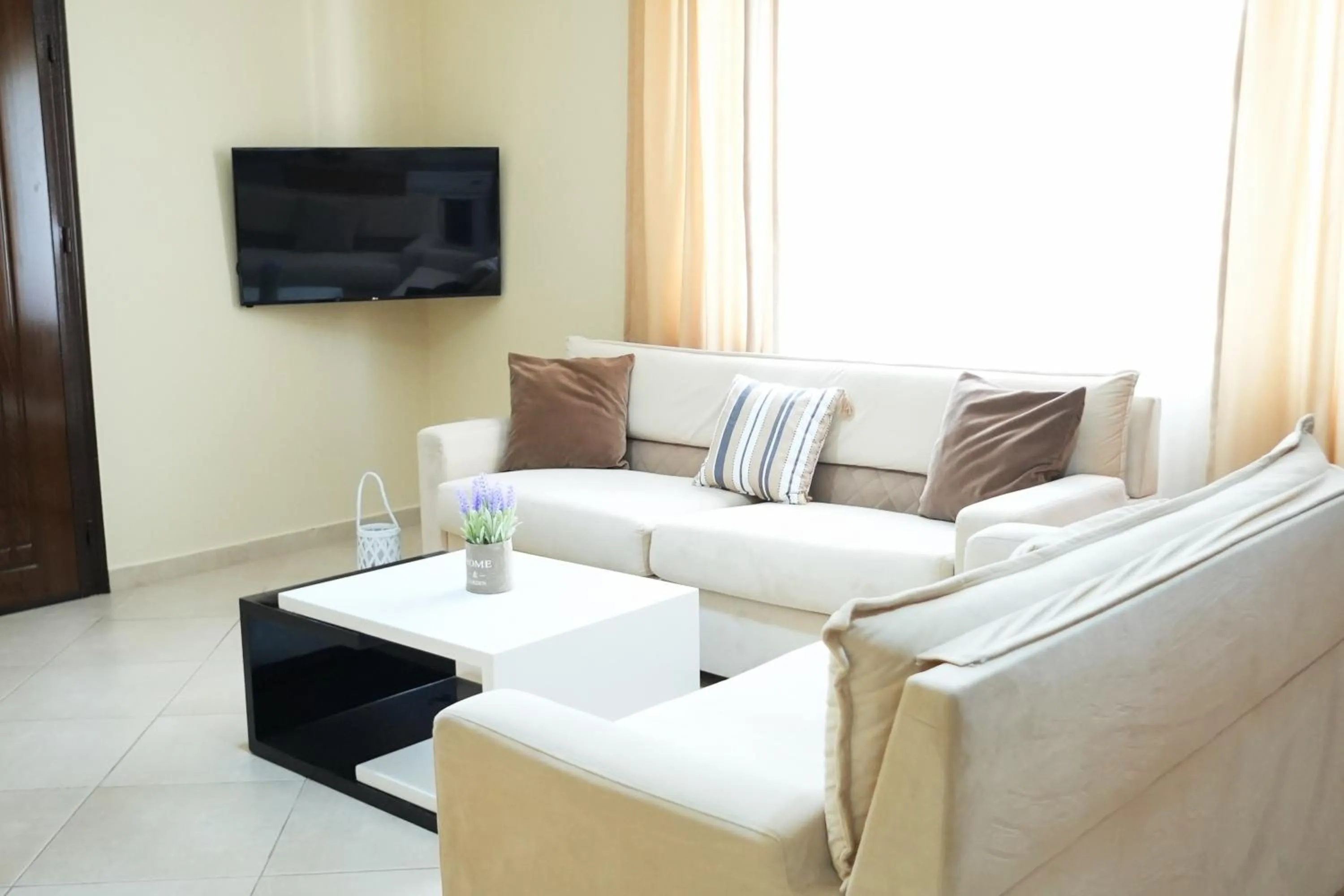 TV and multimedia in Saranda Waterside Apartments