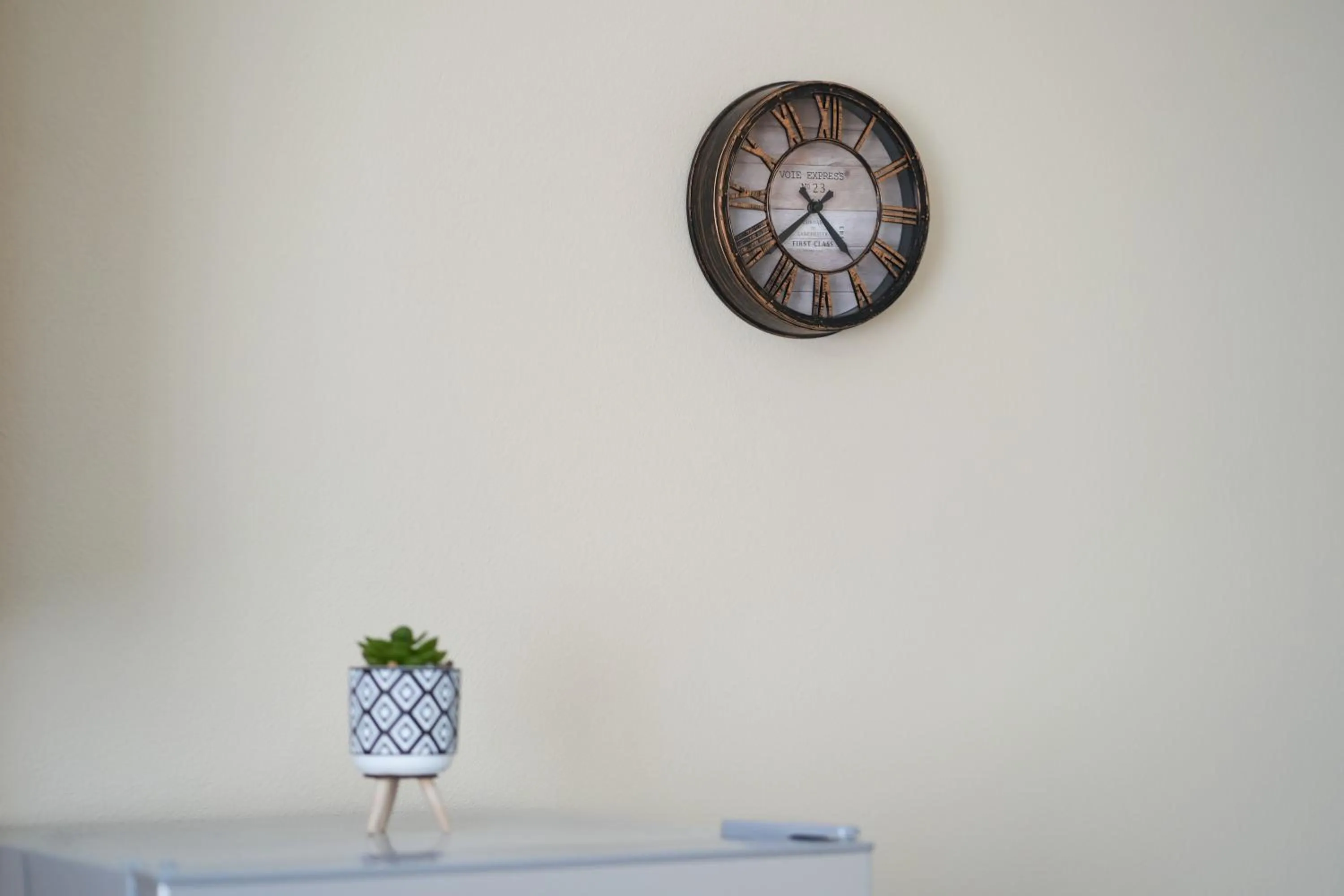 Decorative detail in Saranda Waterside Apartments