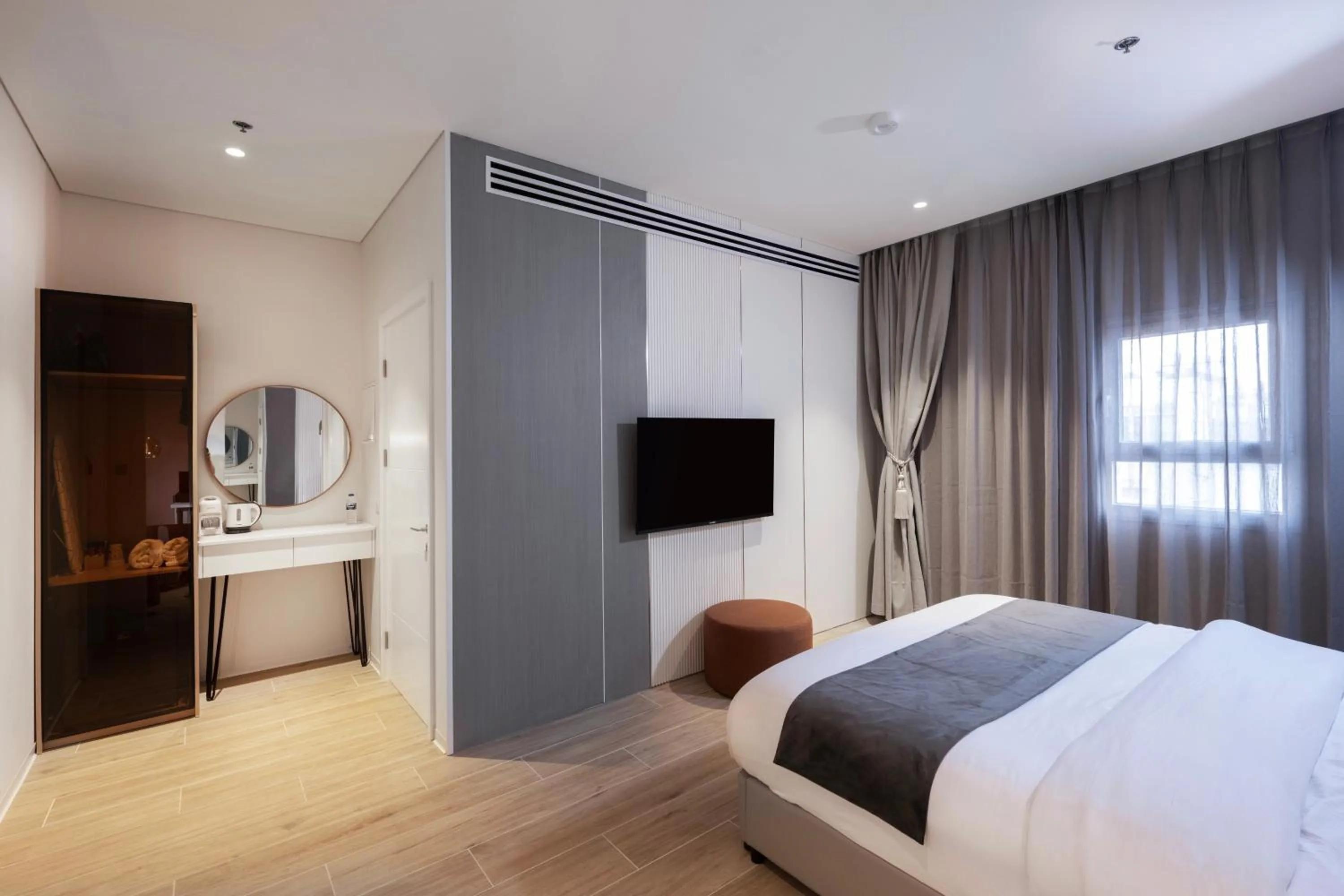 Photo of the whole room, Bed in Allenbeach TLV- apart Hotel- Adults only