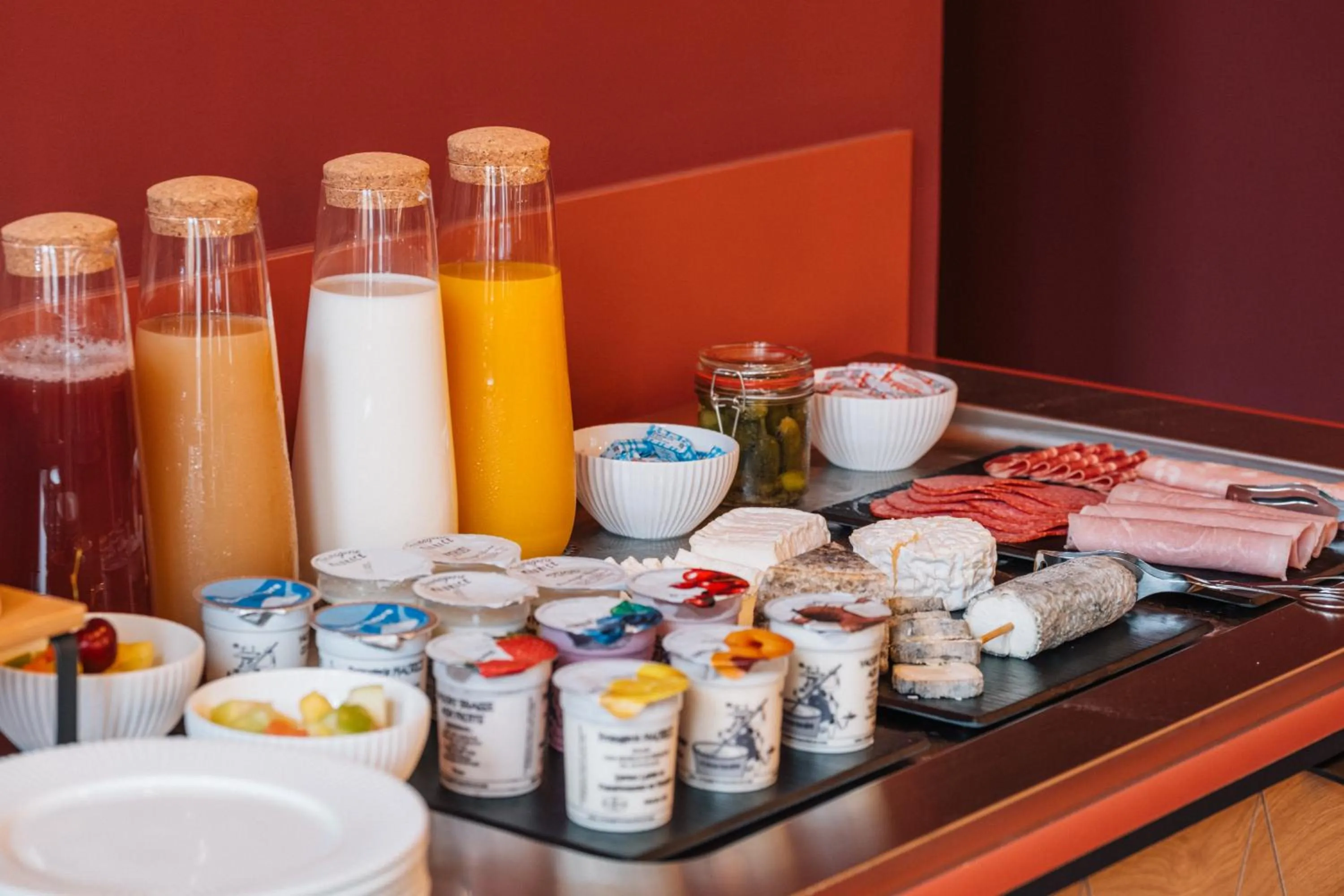 Buffet breakfast in La Maison Rabelais