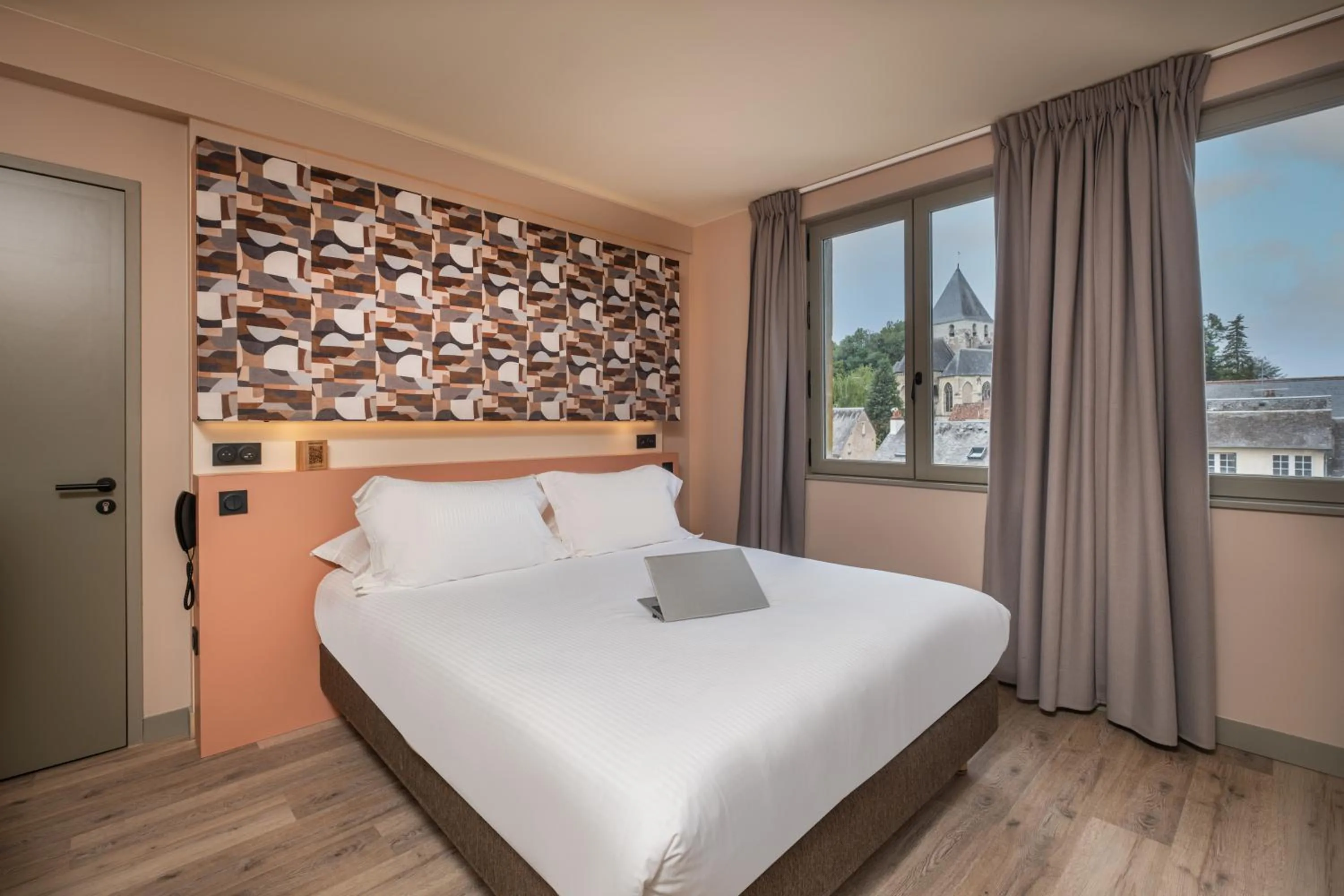 City view, Bed in La Maison Rabelais