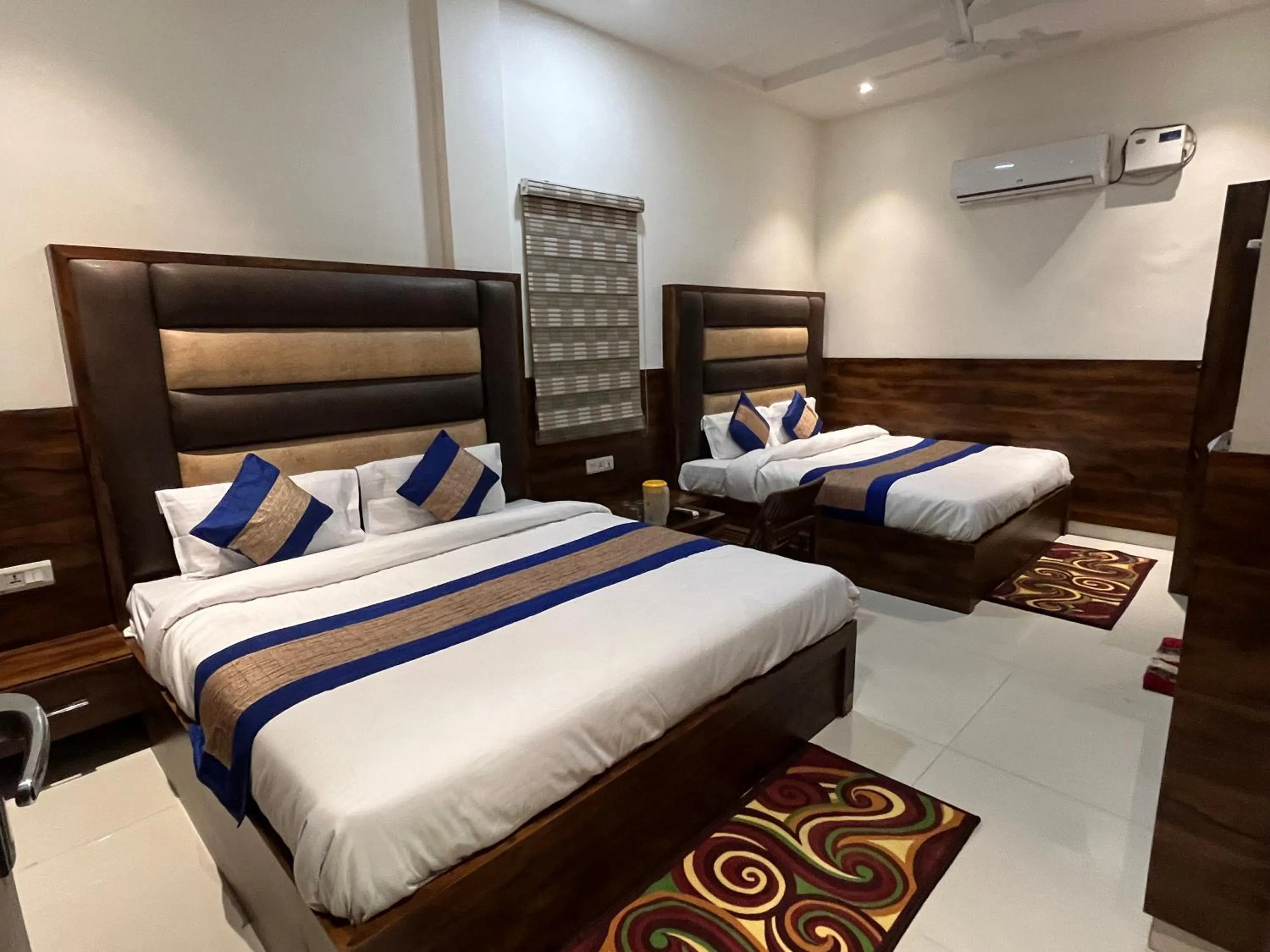 Bed in Hotel SB Residency