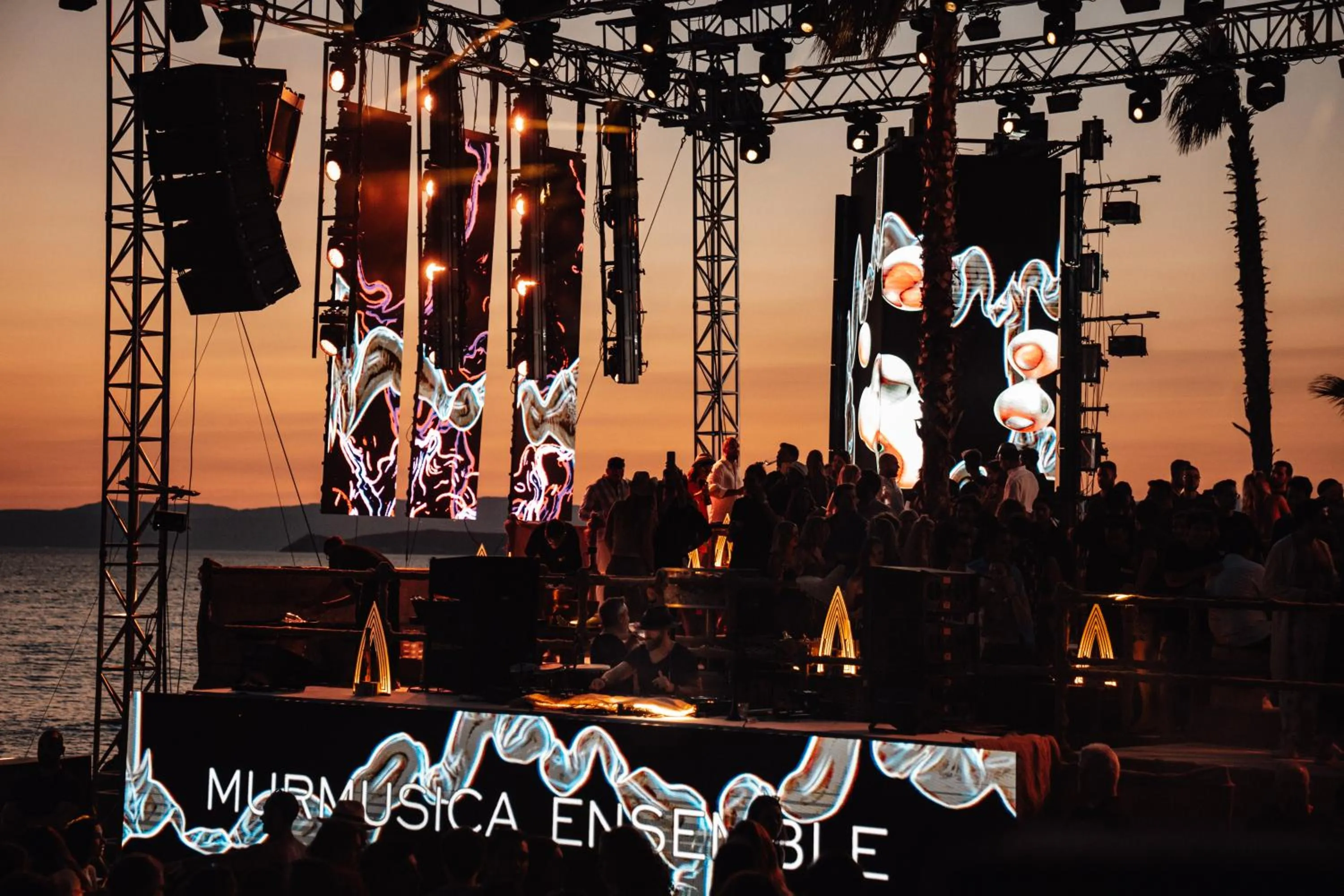 Evening entertainment in @before sunset