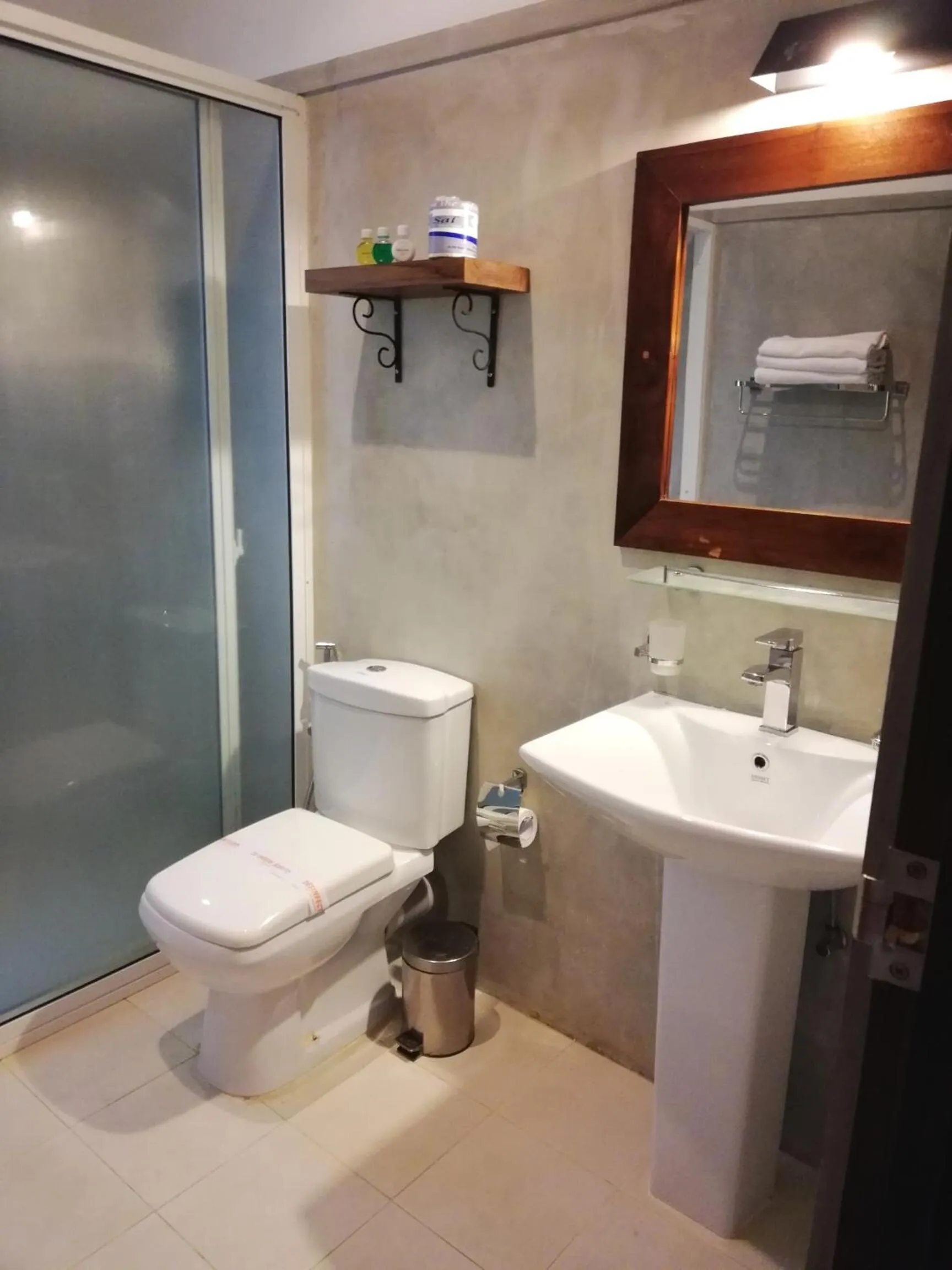 Bathroom in Nil Diya Mankada Safari Lodge