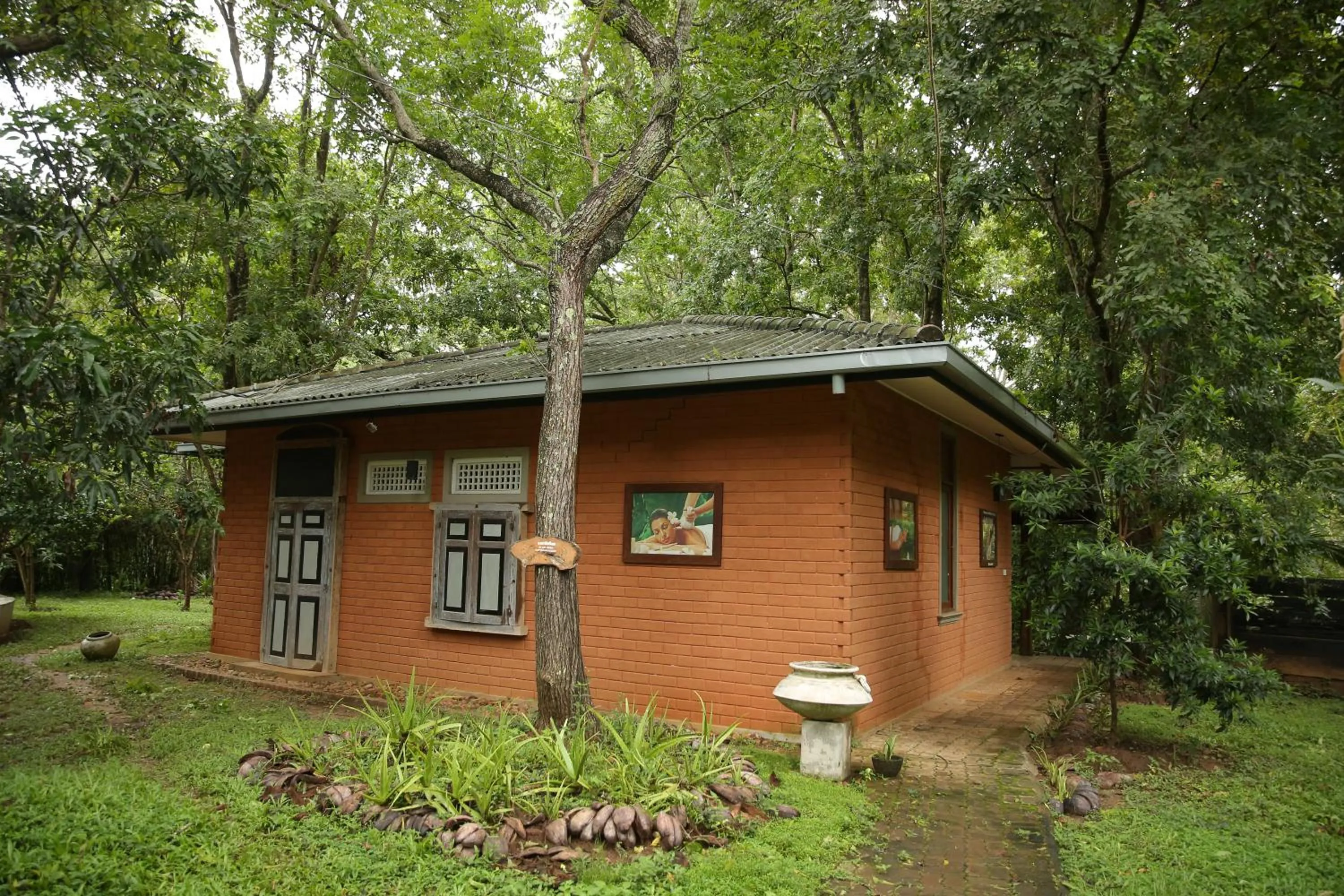 Massage in Nil Diya Mankada Safari Lodge