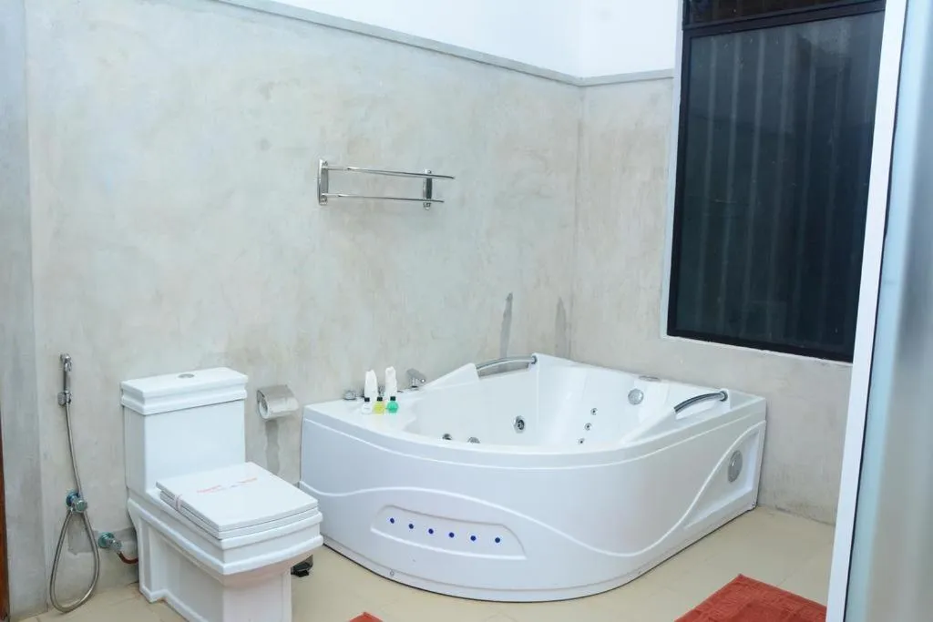 Toilet in Nil Diya Mankada Safari Lodge