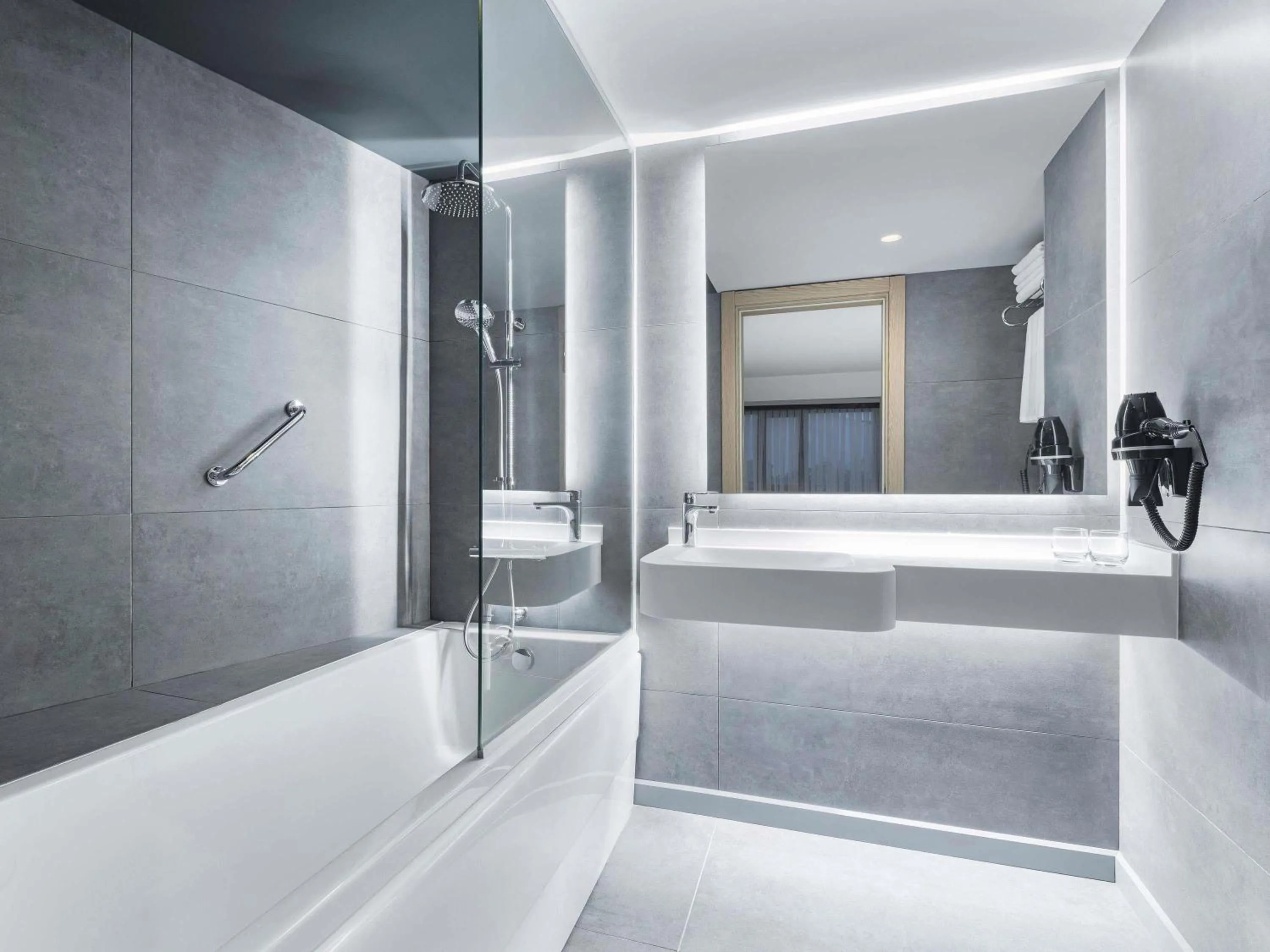 Bedroom in ibis Istanbul Sisli