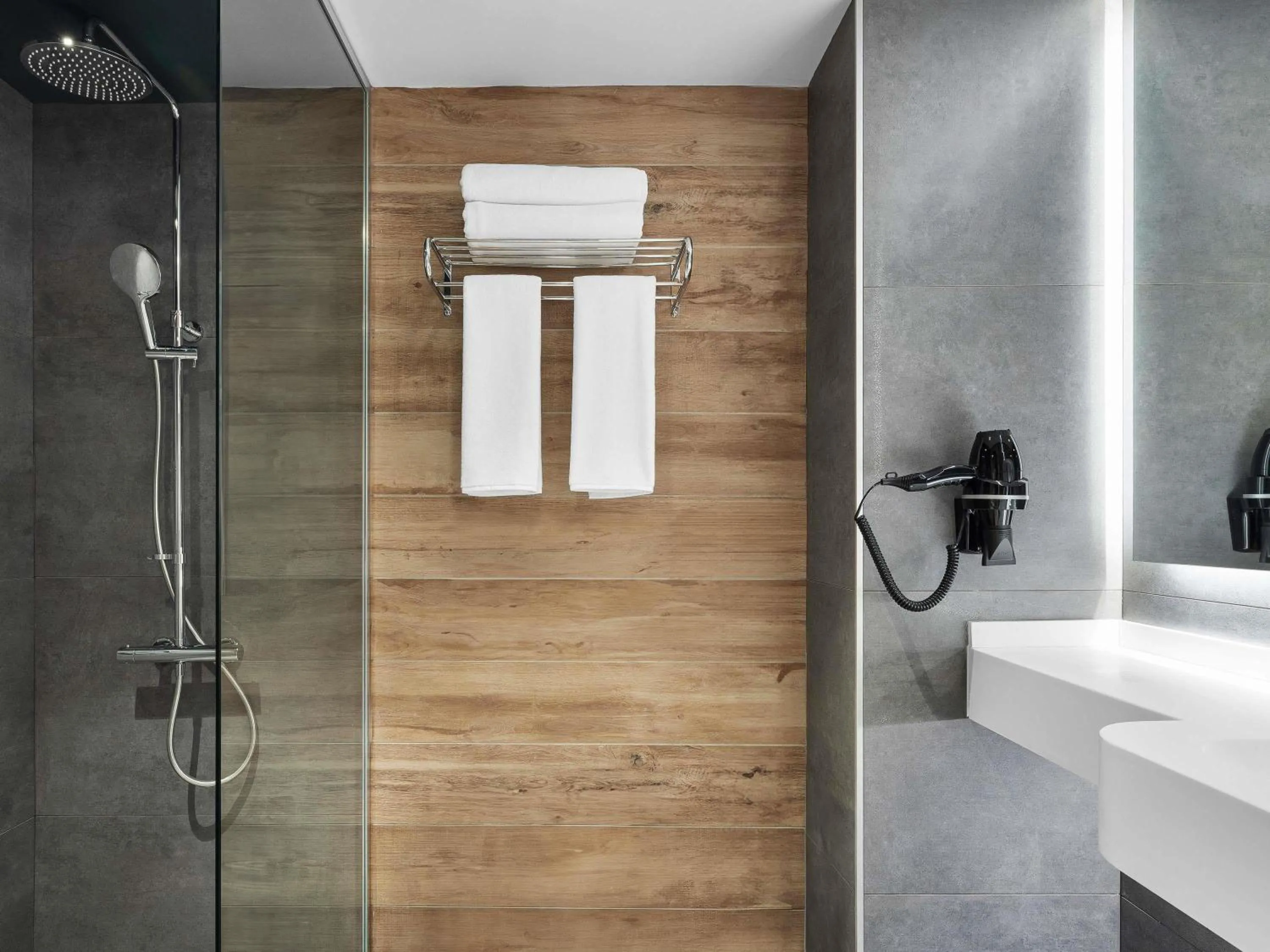 Bedroom in ibis Istanbul Sisli