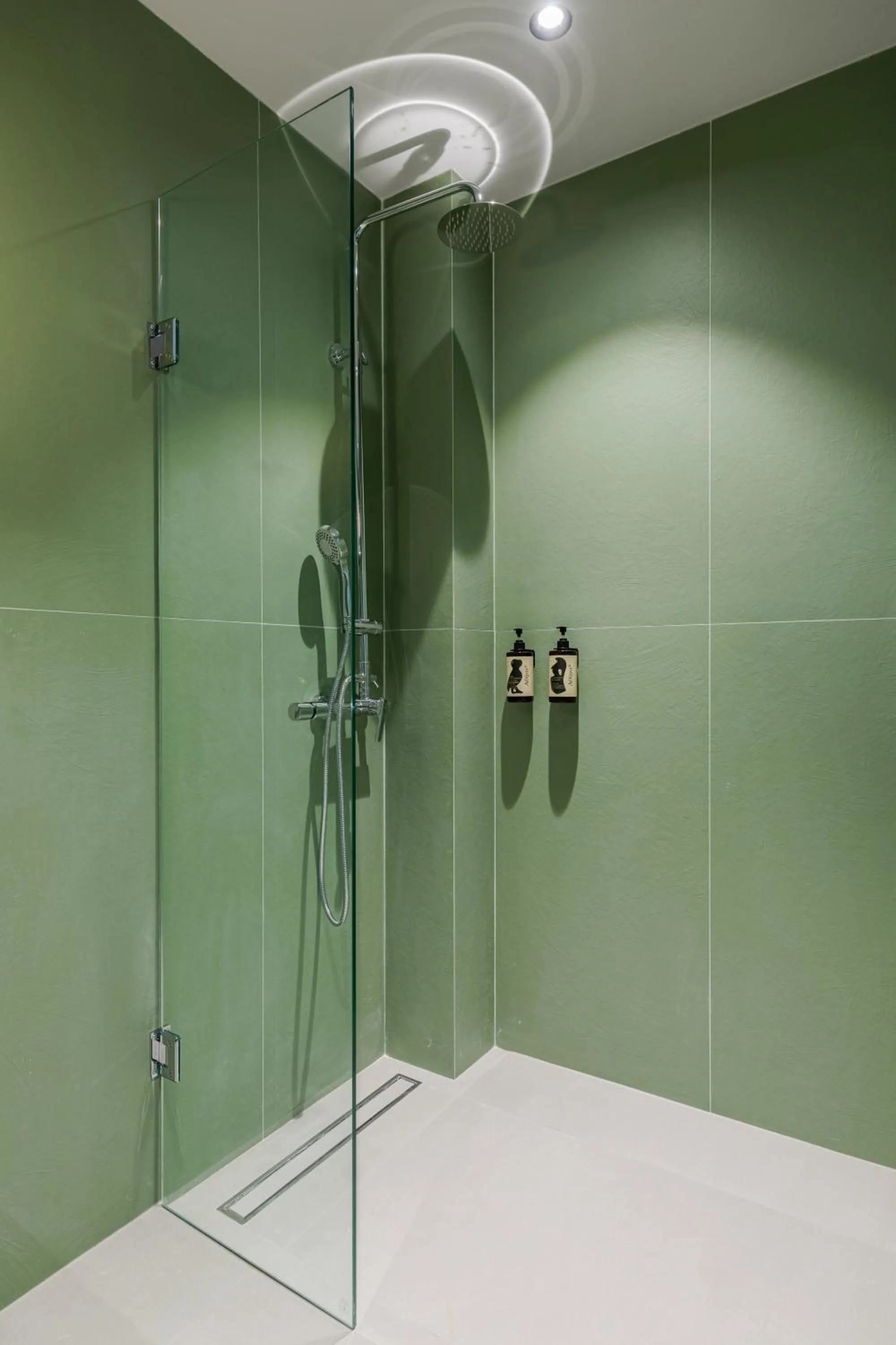 Shower in The 8 Suites