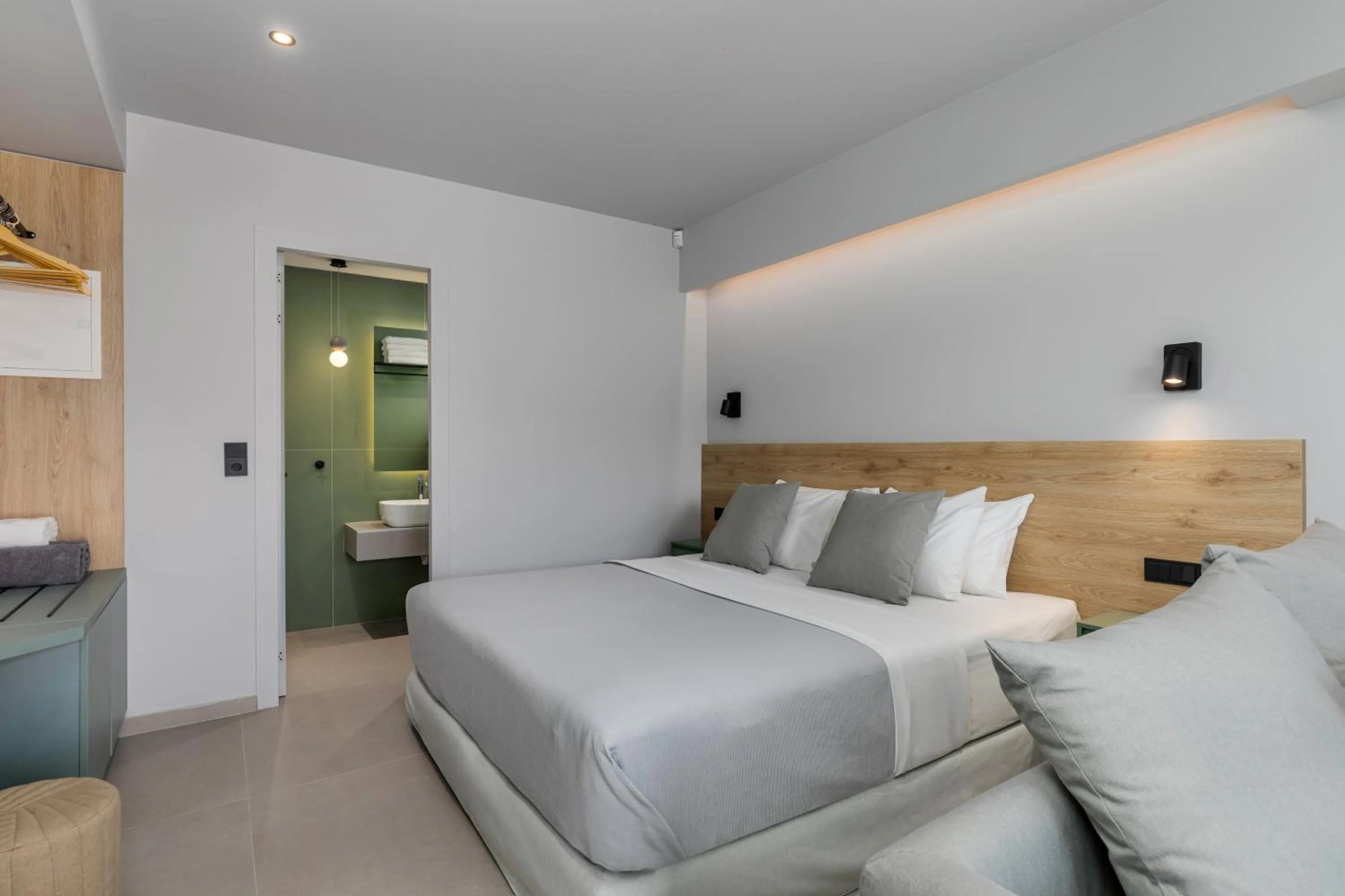 Bedroom, Bed in The 8 Suites