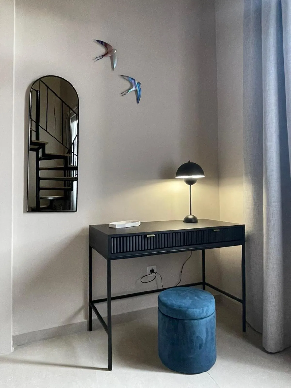 Decorative detail in Living Yard Thissio