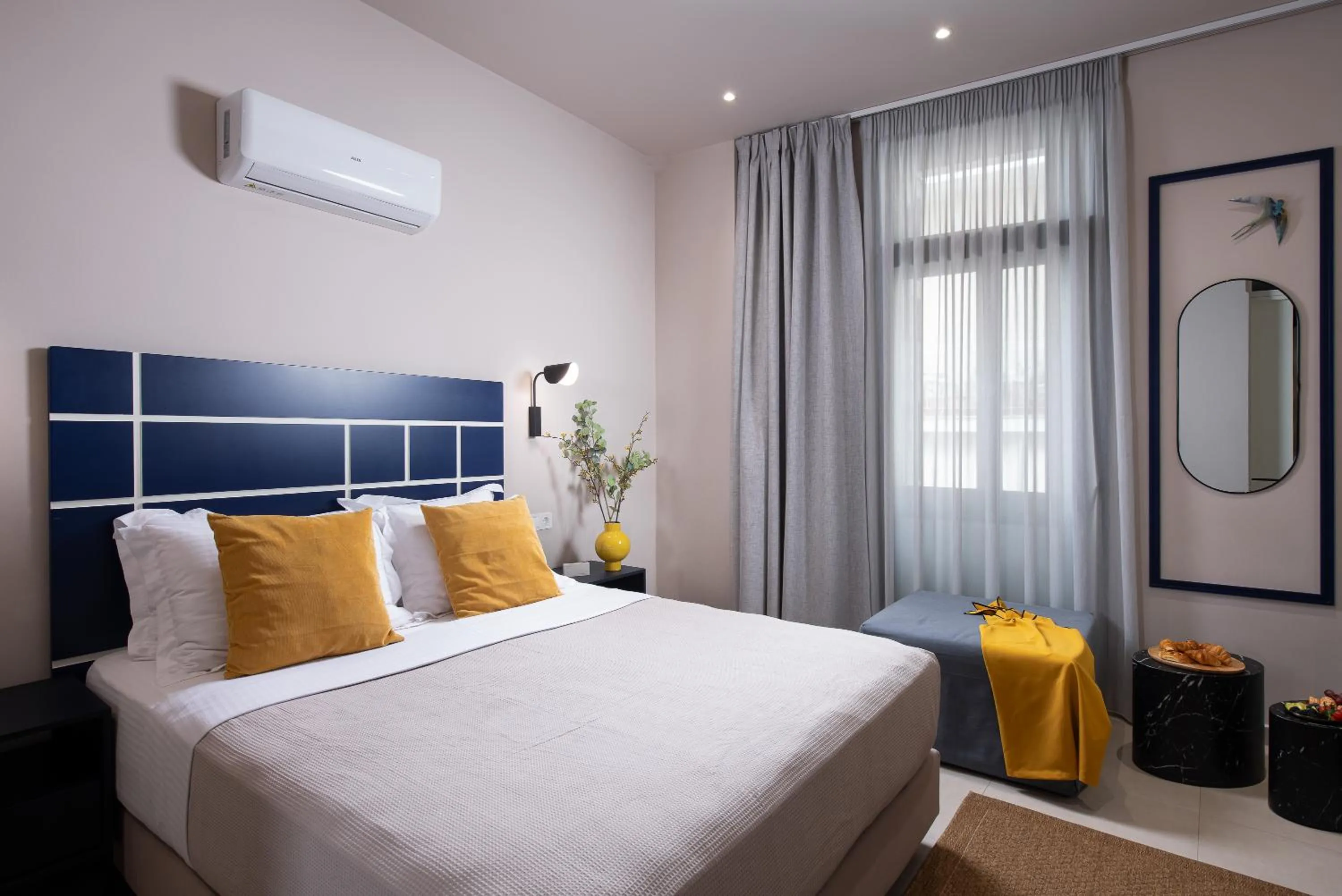 Bed in Living Yard Thissio