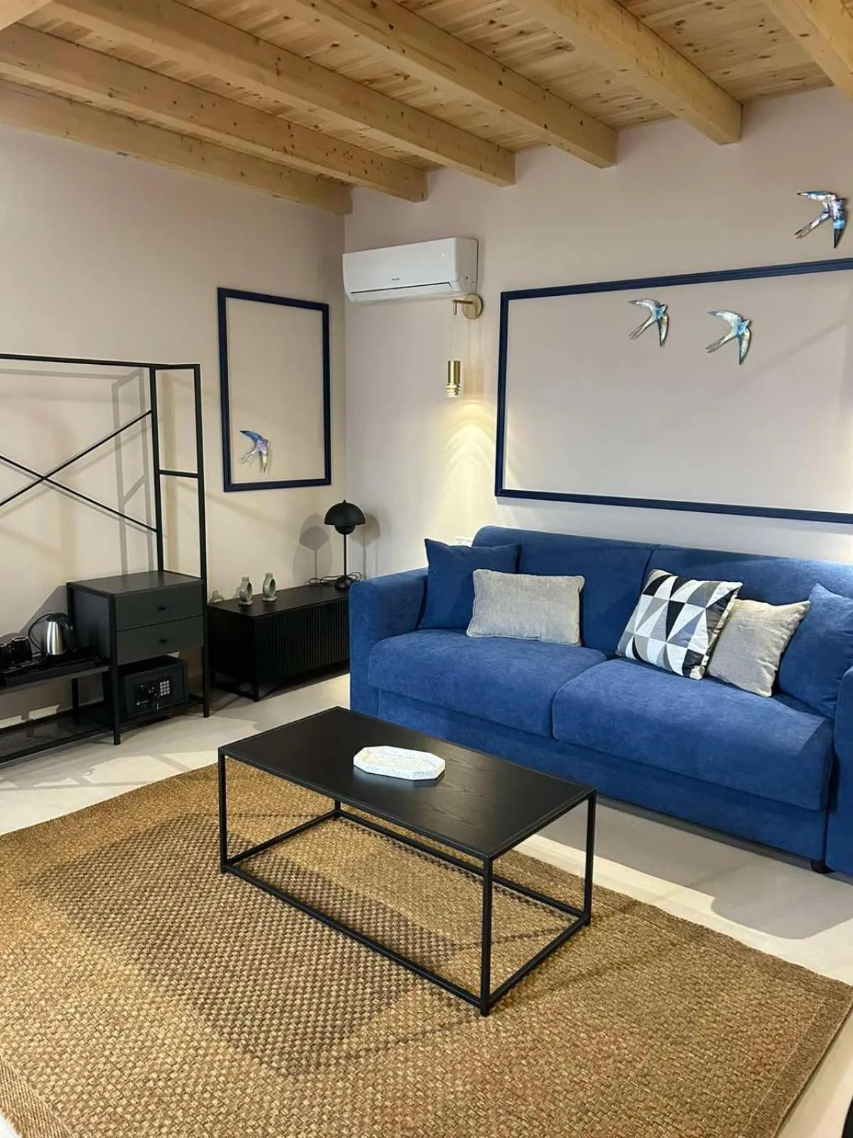 TV and multimedia in Living Yard Thissio