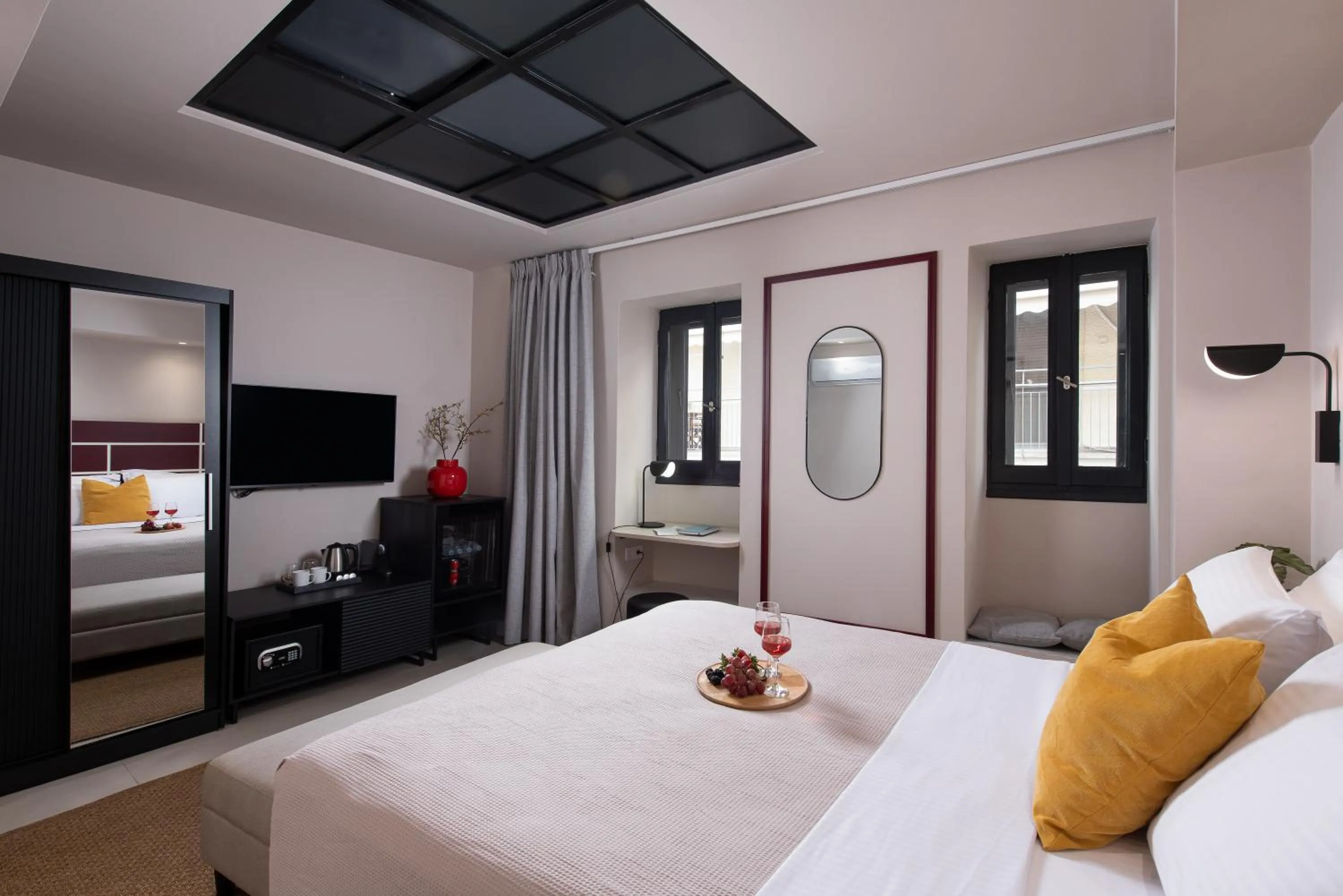 Bed in Living Yard Thissio