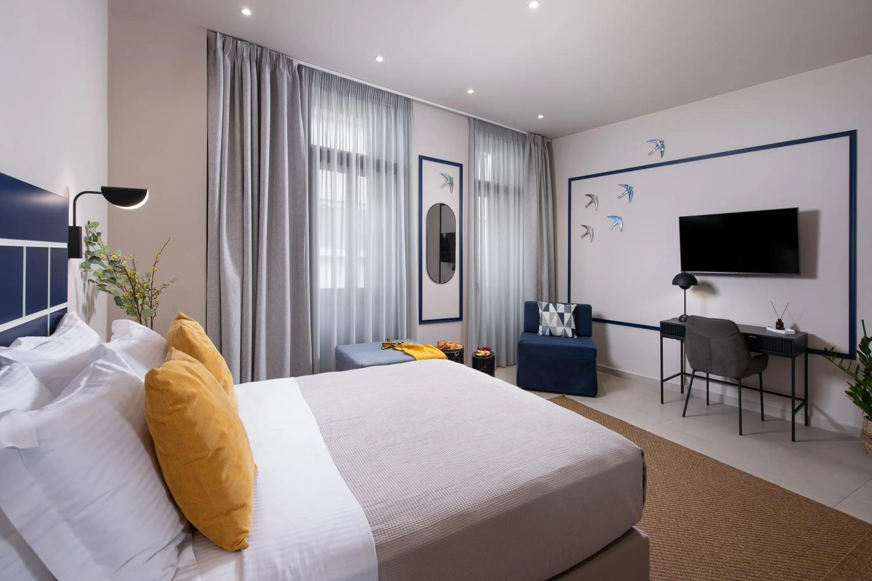 Bed in Living Yard Thissio