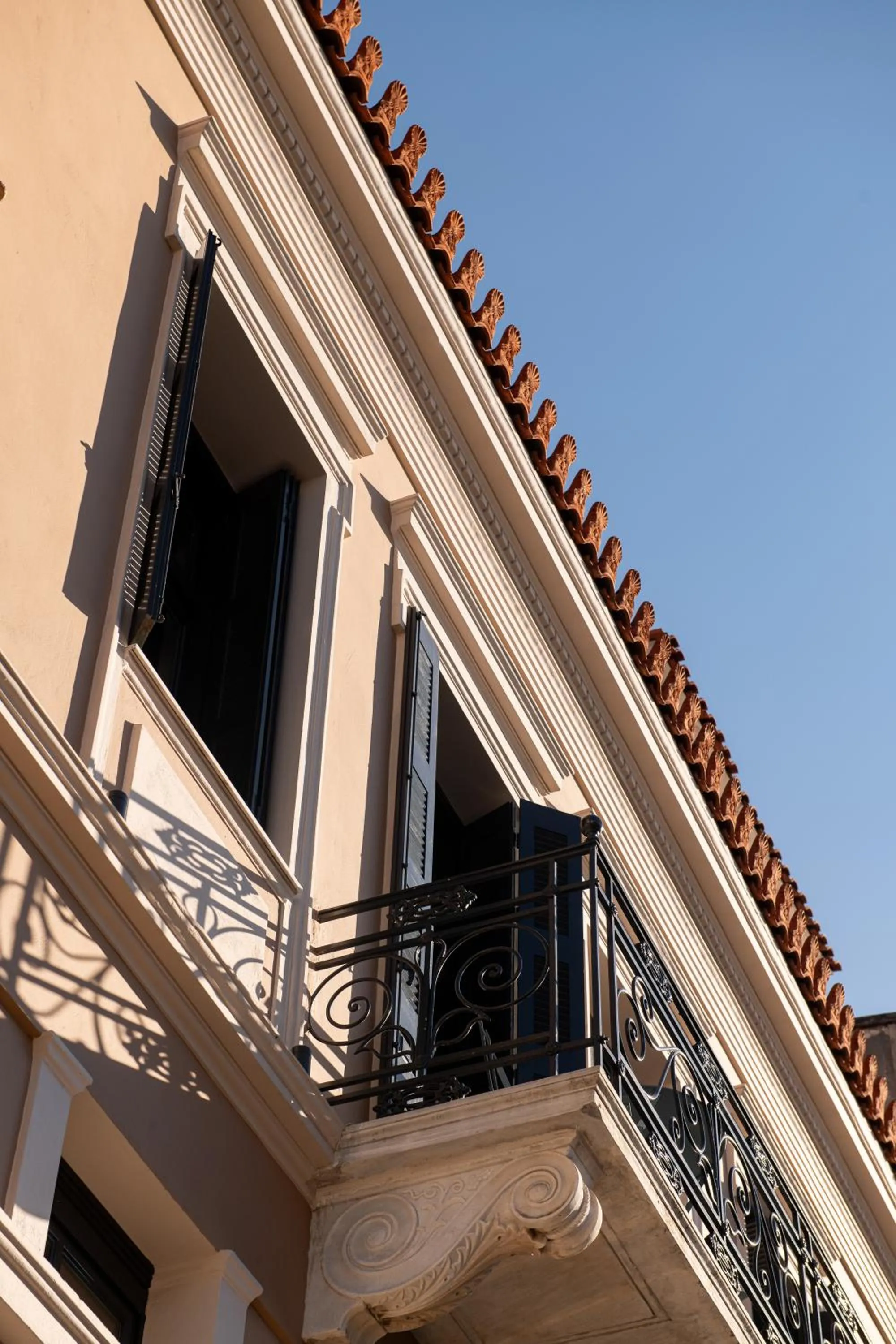 Property building in Living Yard Thissio