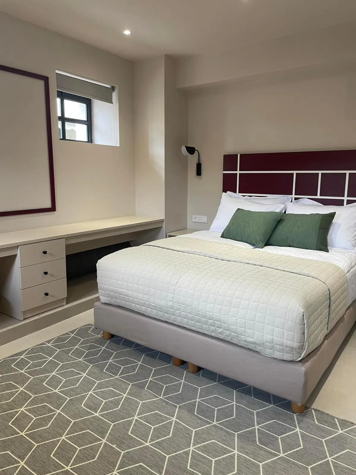 Bed in Living Yard Thissio