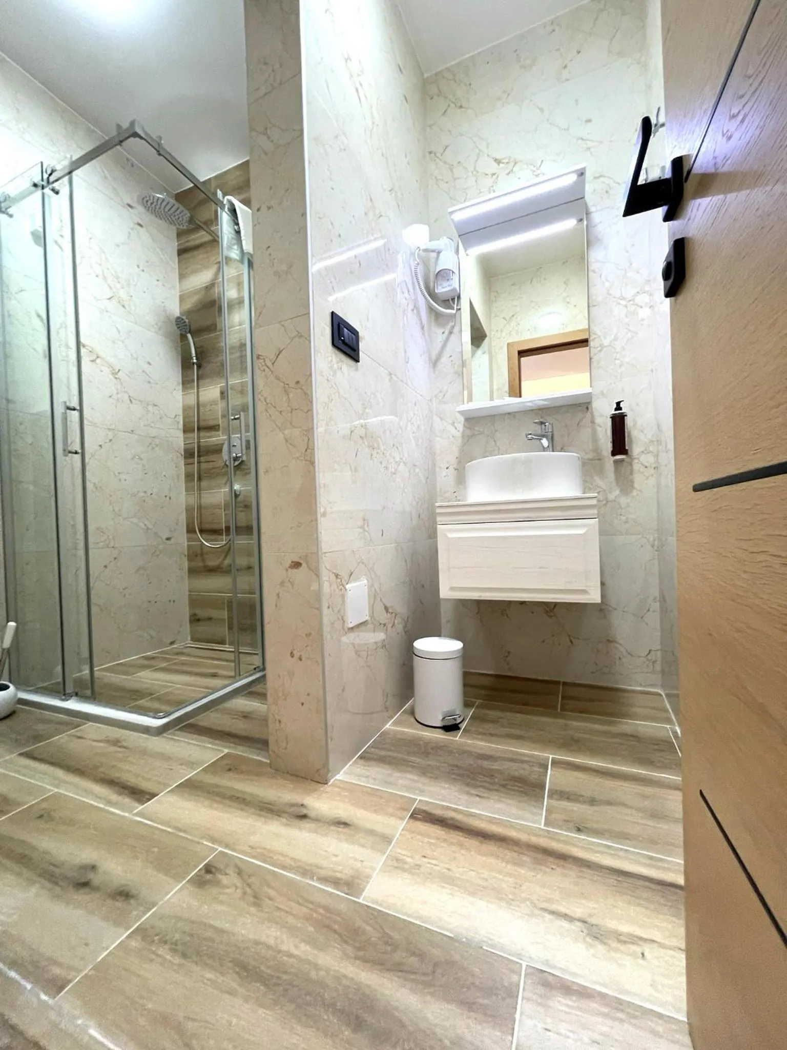 Shower in Hotel NPL CODE