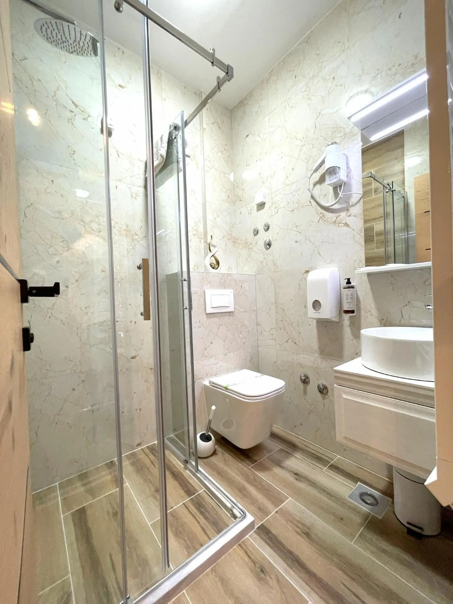 Shower in Hotel NPL CODE