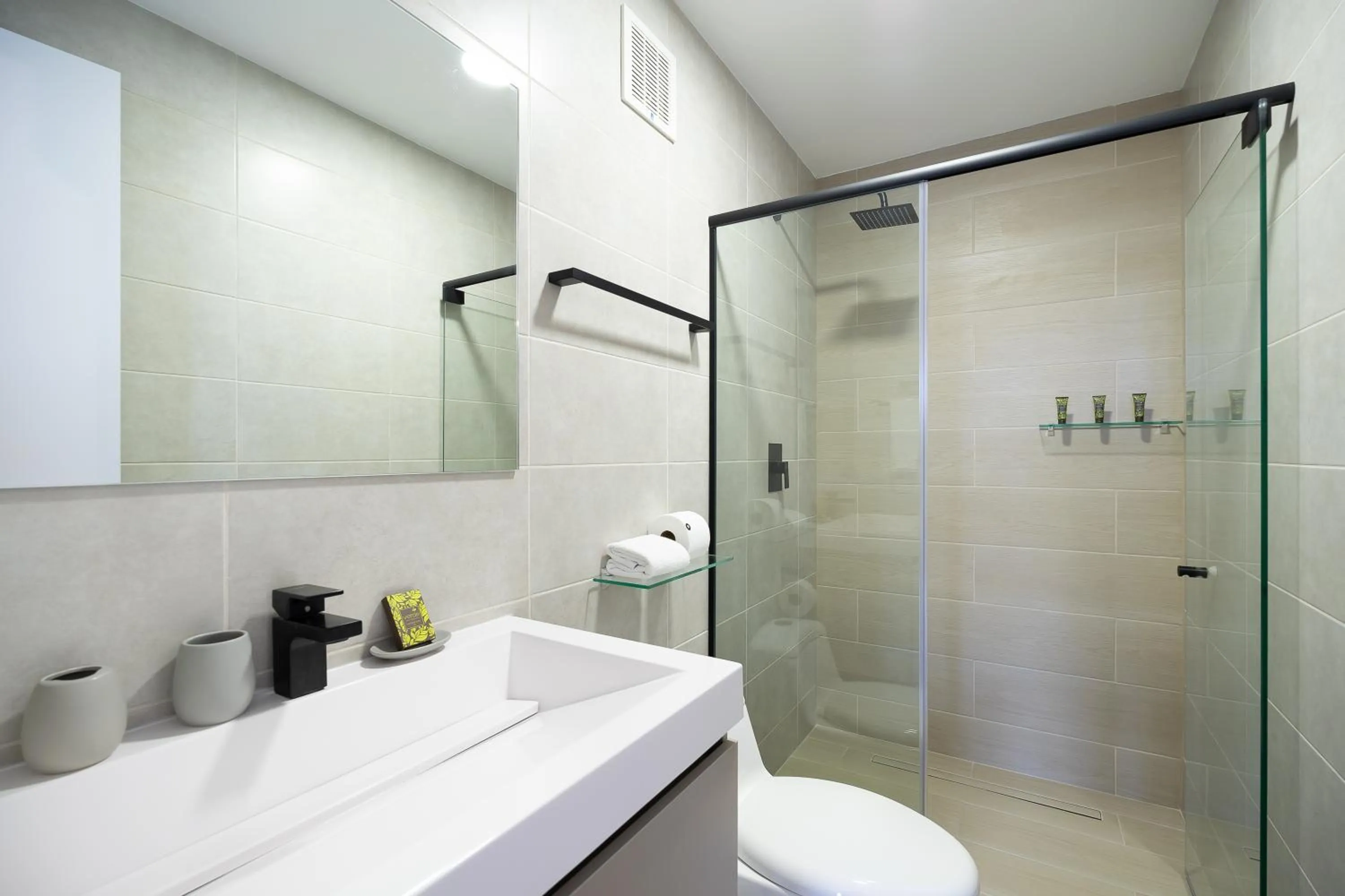 Bathroom in Wynwood House San Francisco