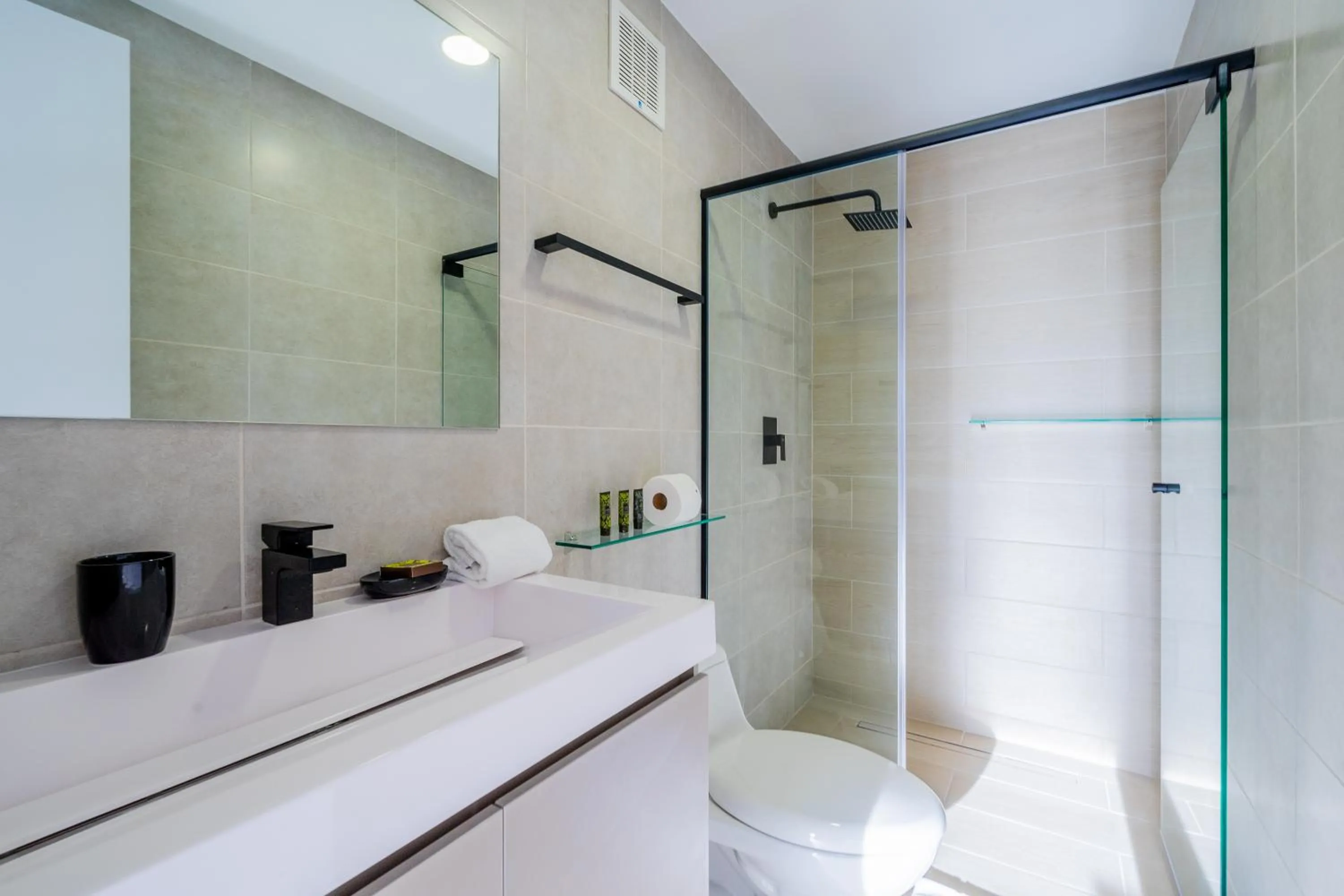 Bathroom in Wynwood House San Francisco