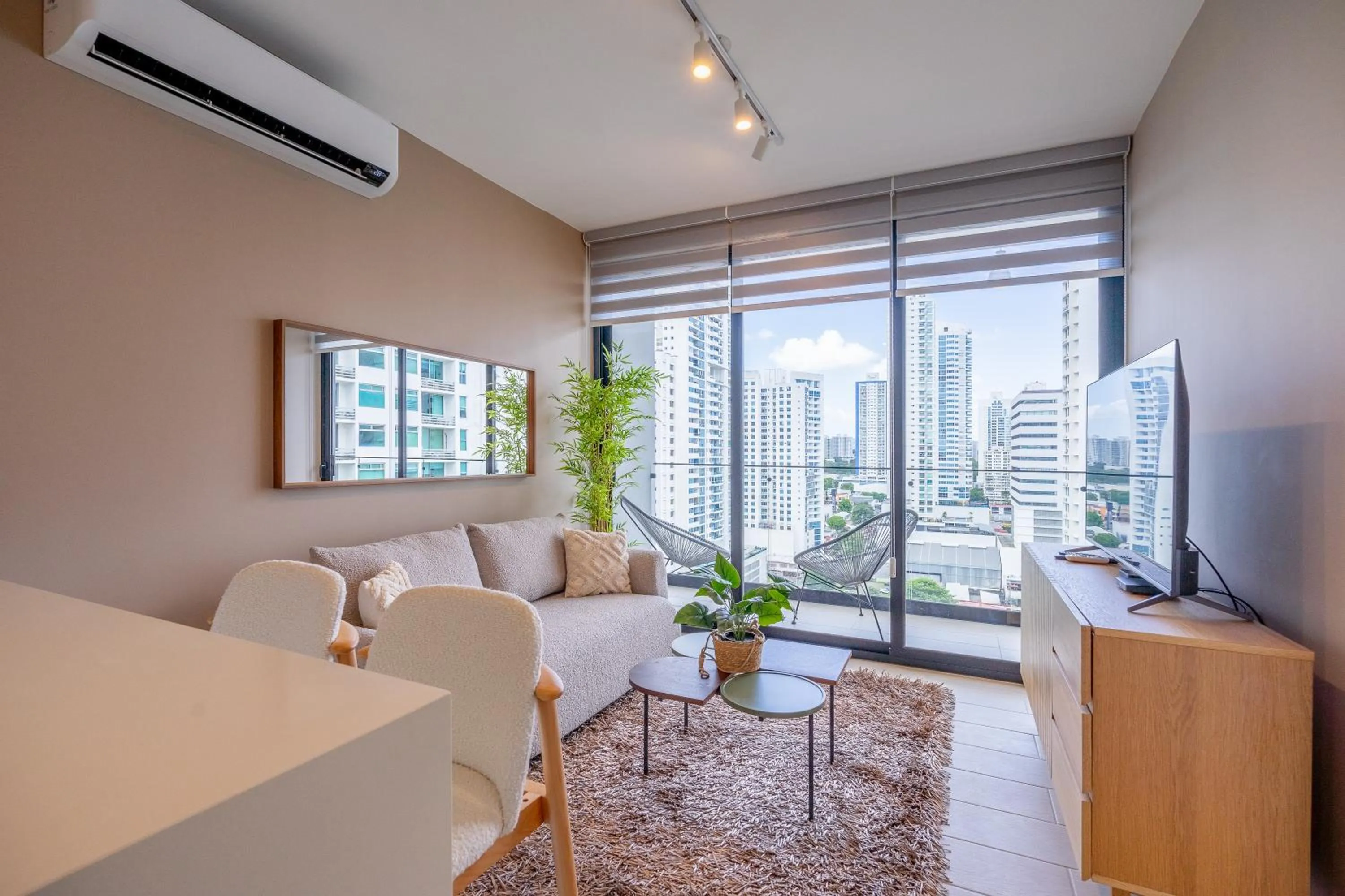 Living room in Wynwood House San Francisco