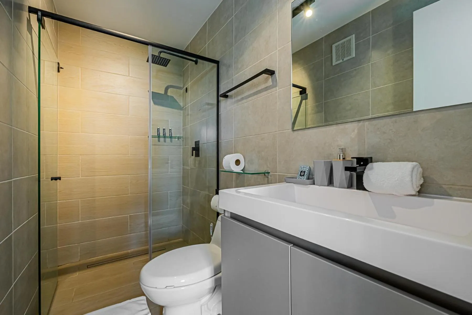 Bathroom in Wynwood House San Francisco