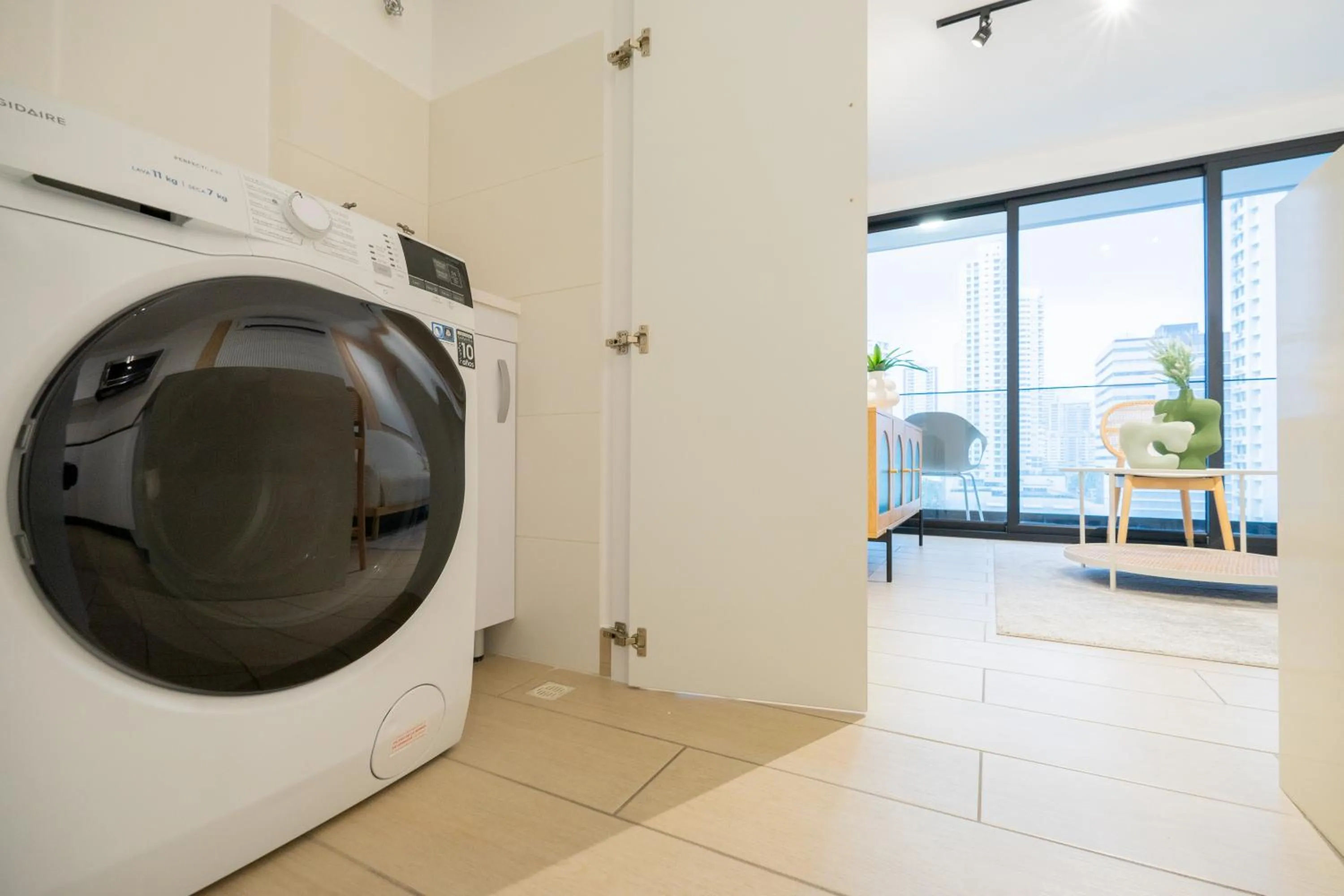 washing machine in Wynwood House San Francisco