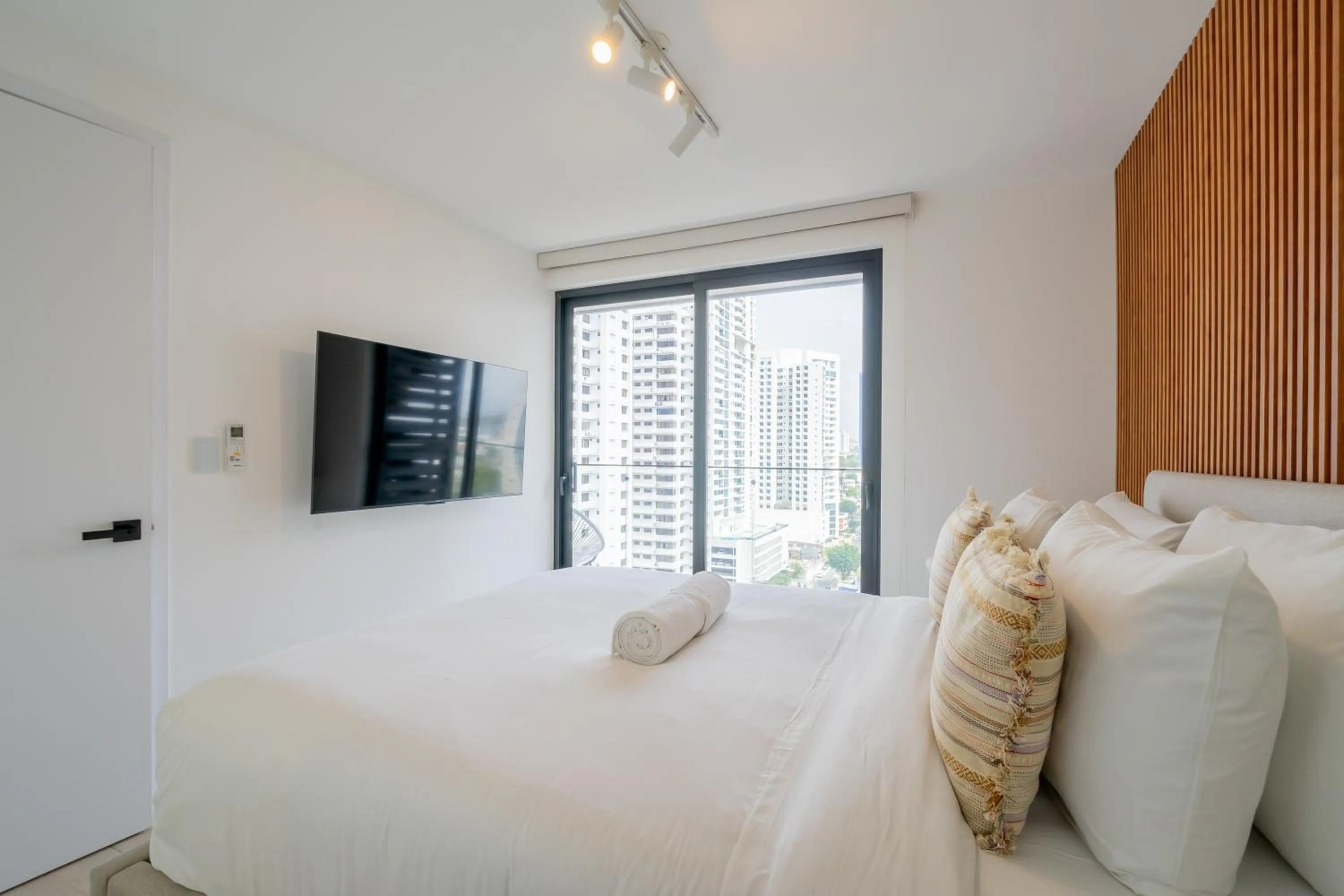 Bedroom, Bed in Wynwood House San Francisco