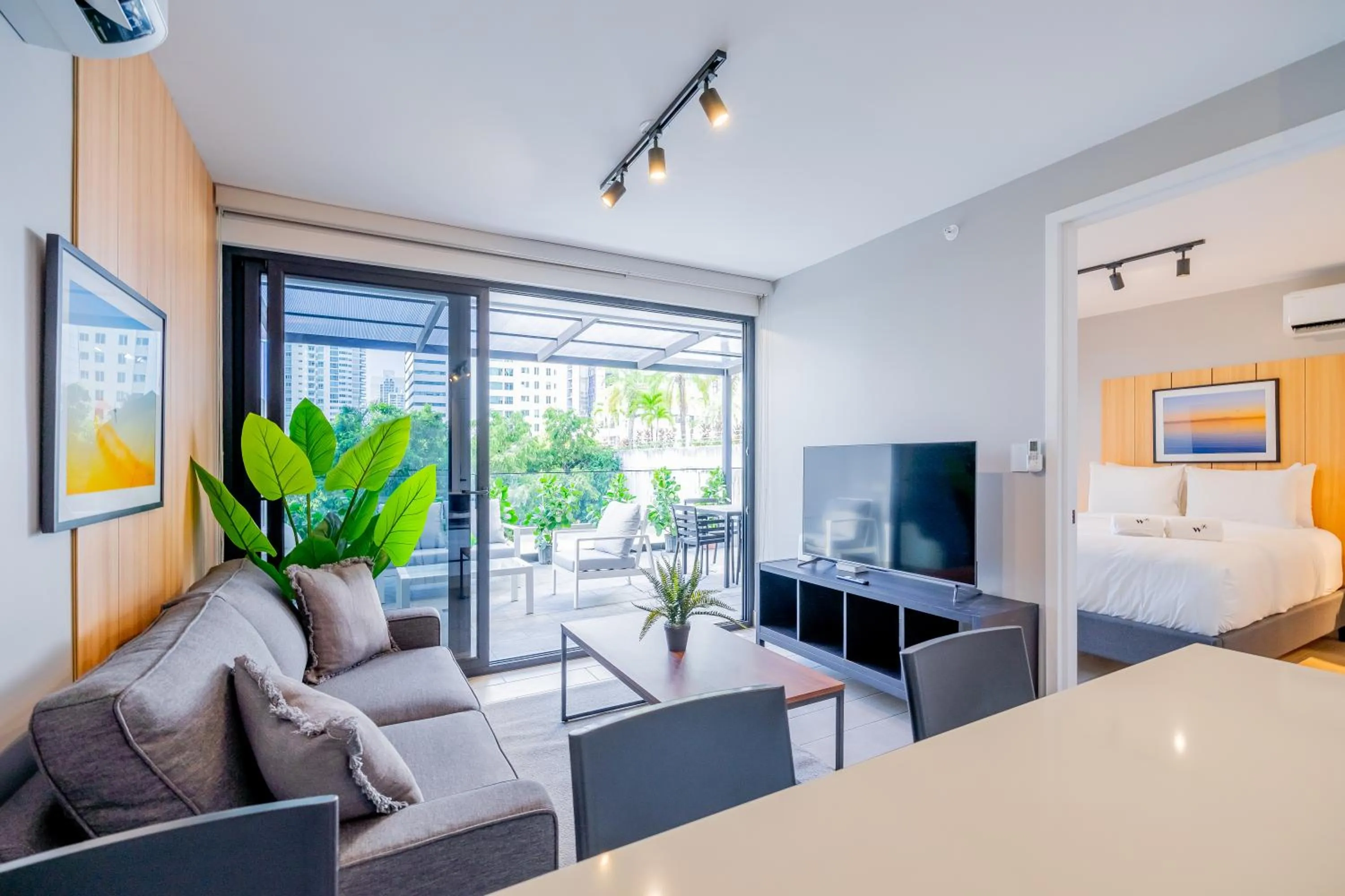 Living room, Bed in Wynwood House San Francisco
