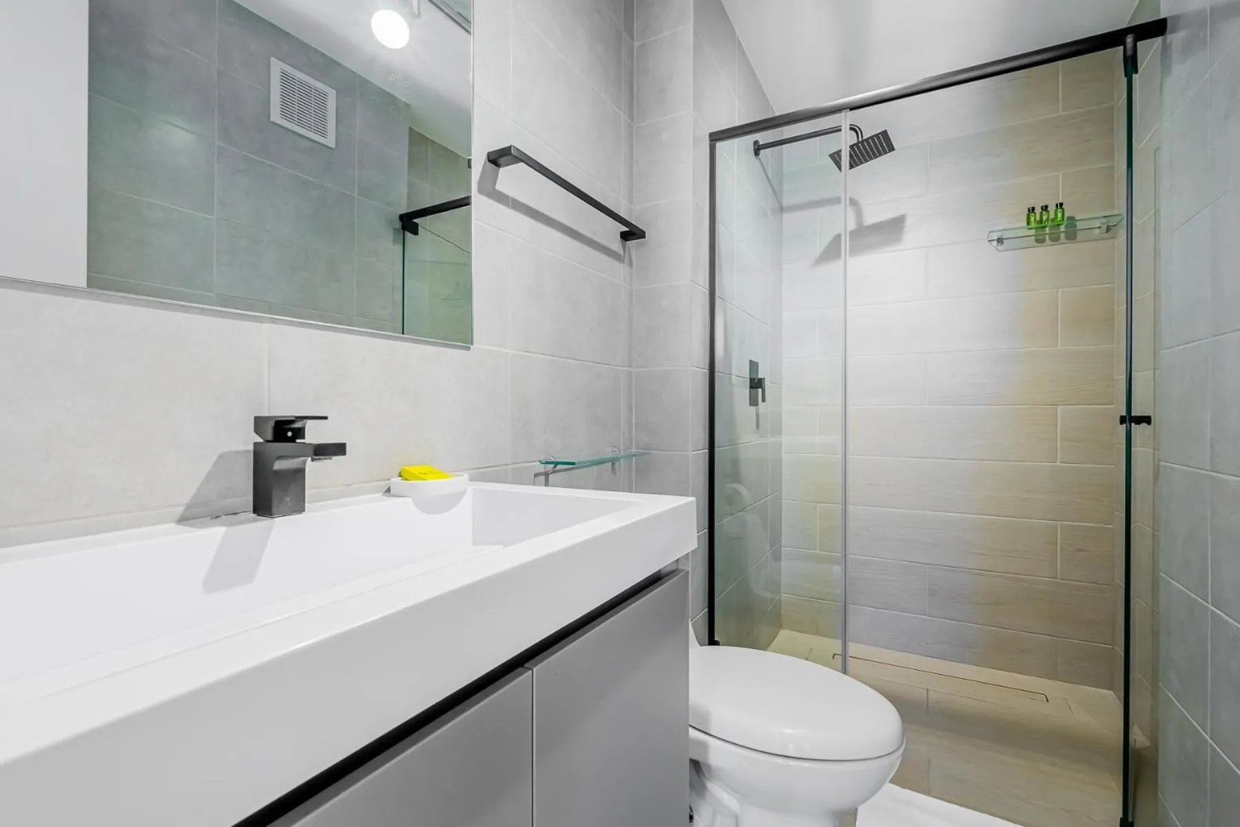 Bathroom in Wynwood House San Francisco