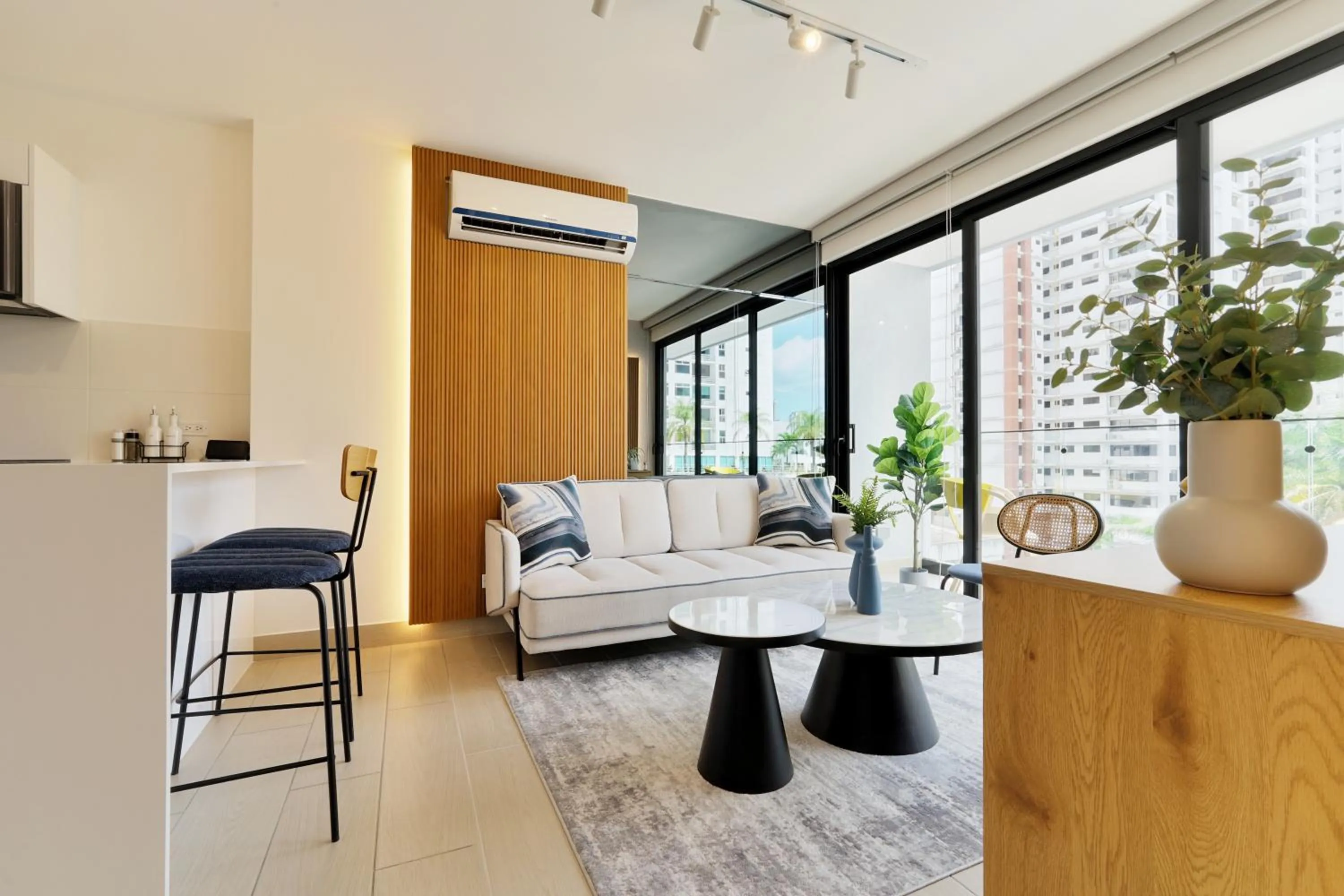 Living room, Bed in Wynwood House San Francisco
