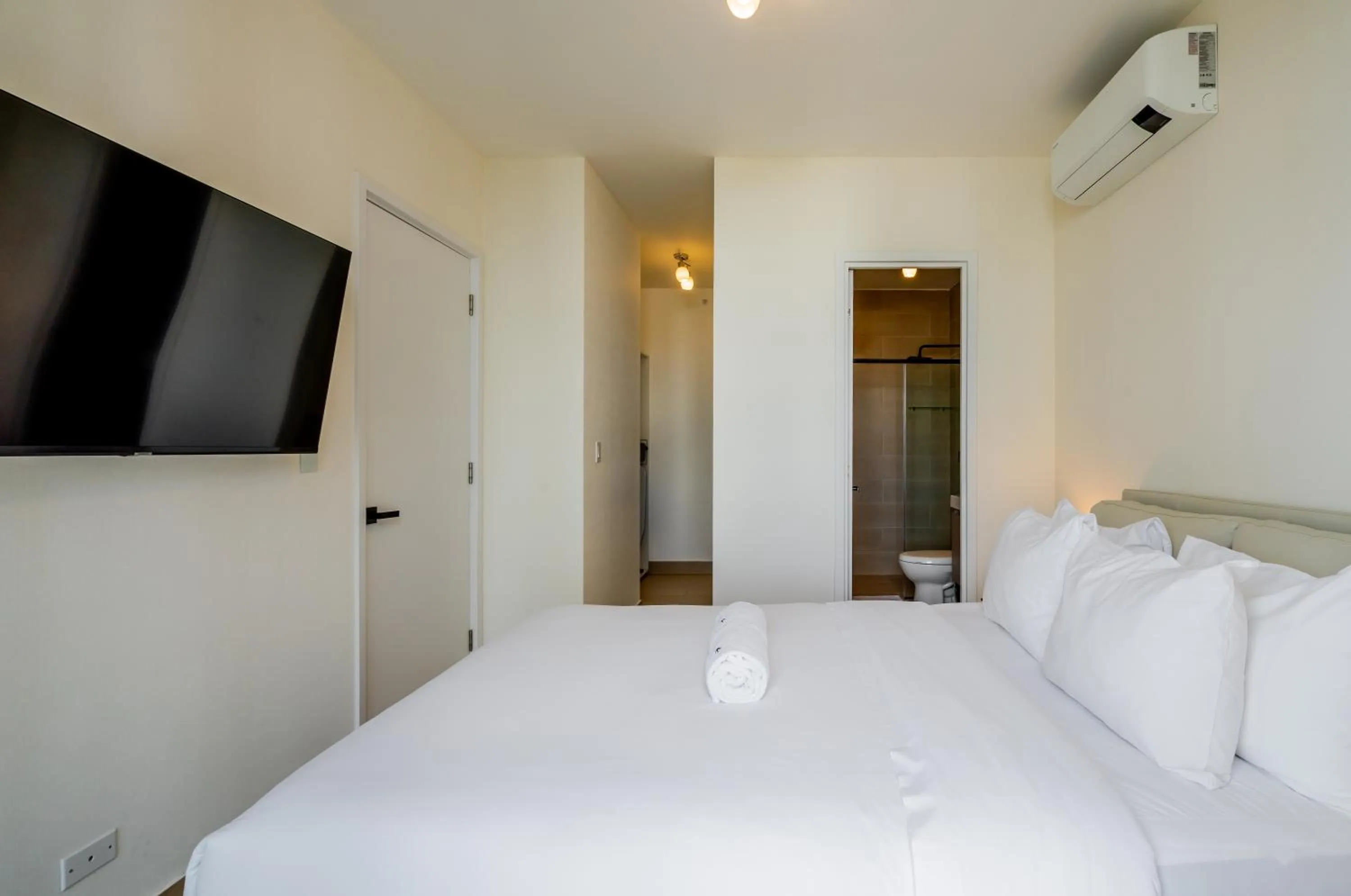 Bed in Wynwood House San Francisco