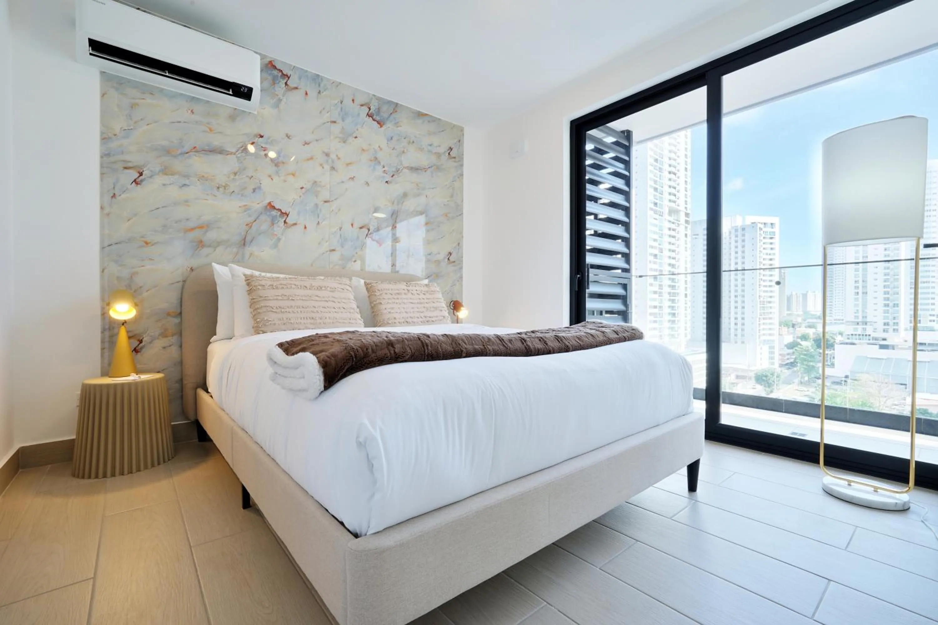 Bed in Wynwood House San Francisco