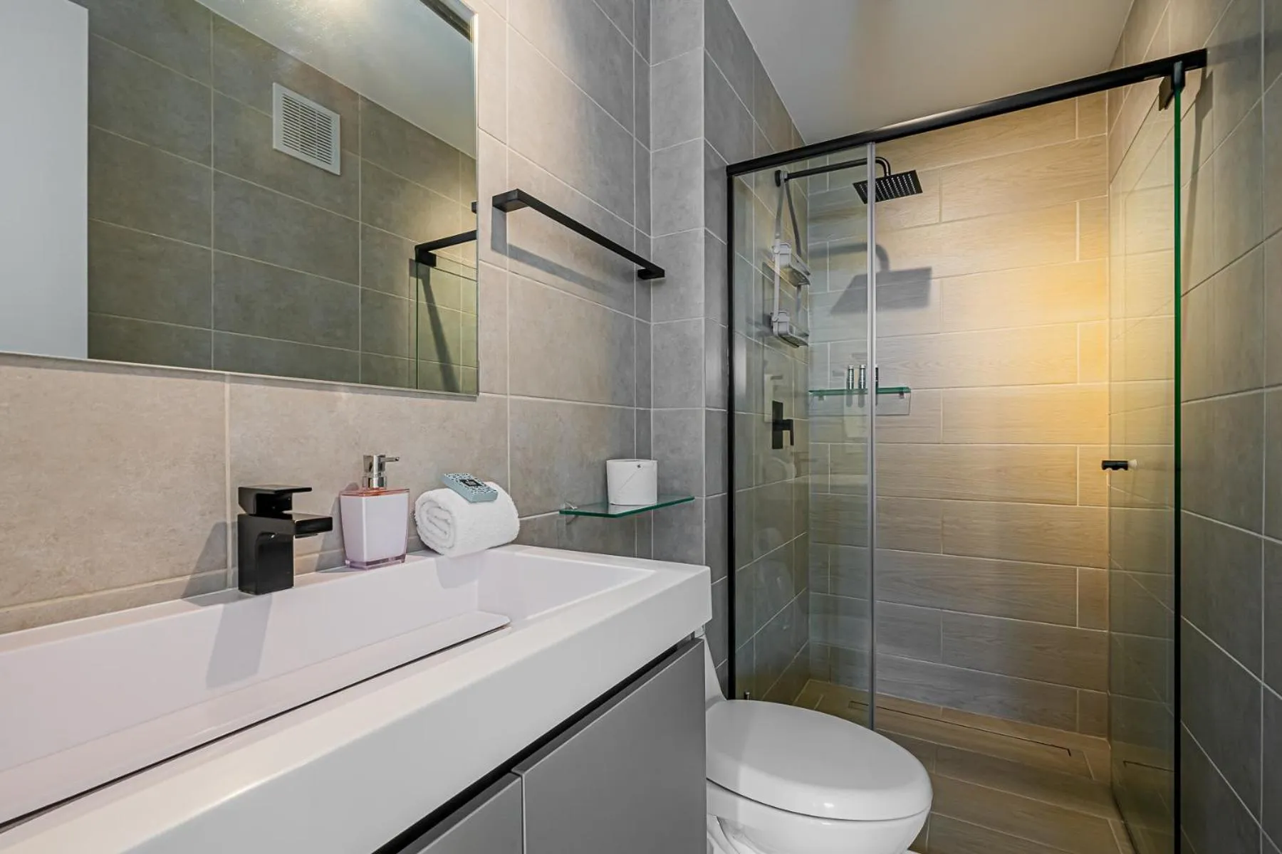 Bathroom in Wynwood House San Francisco