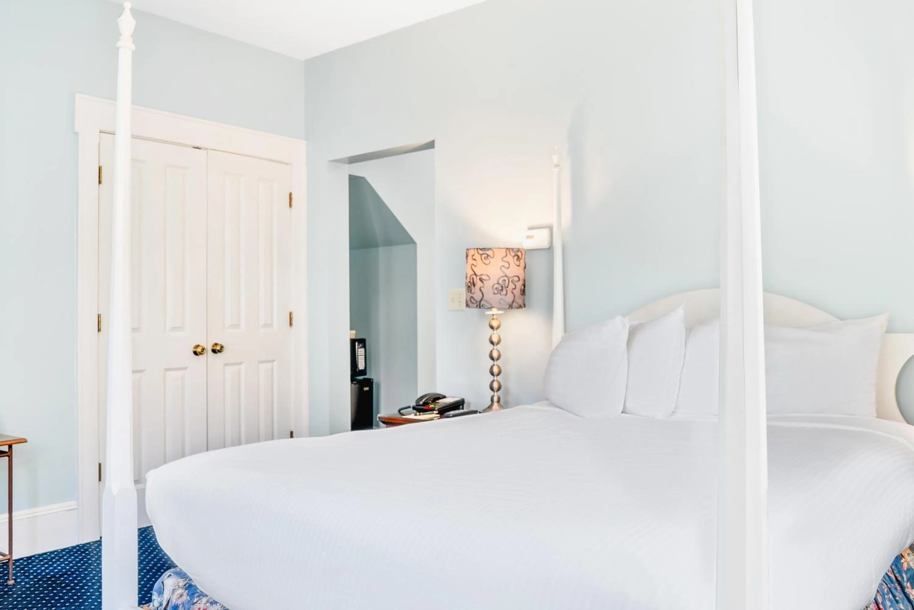 Bed in Beekman Arms and Delamater Inn