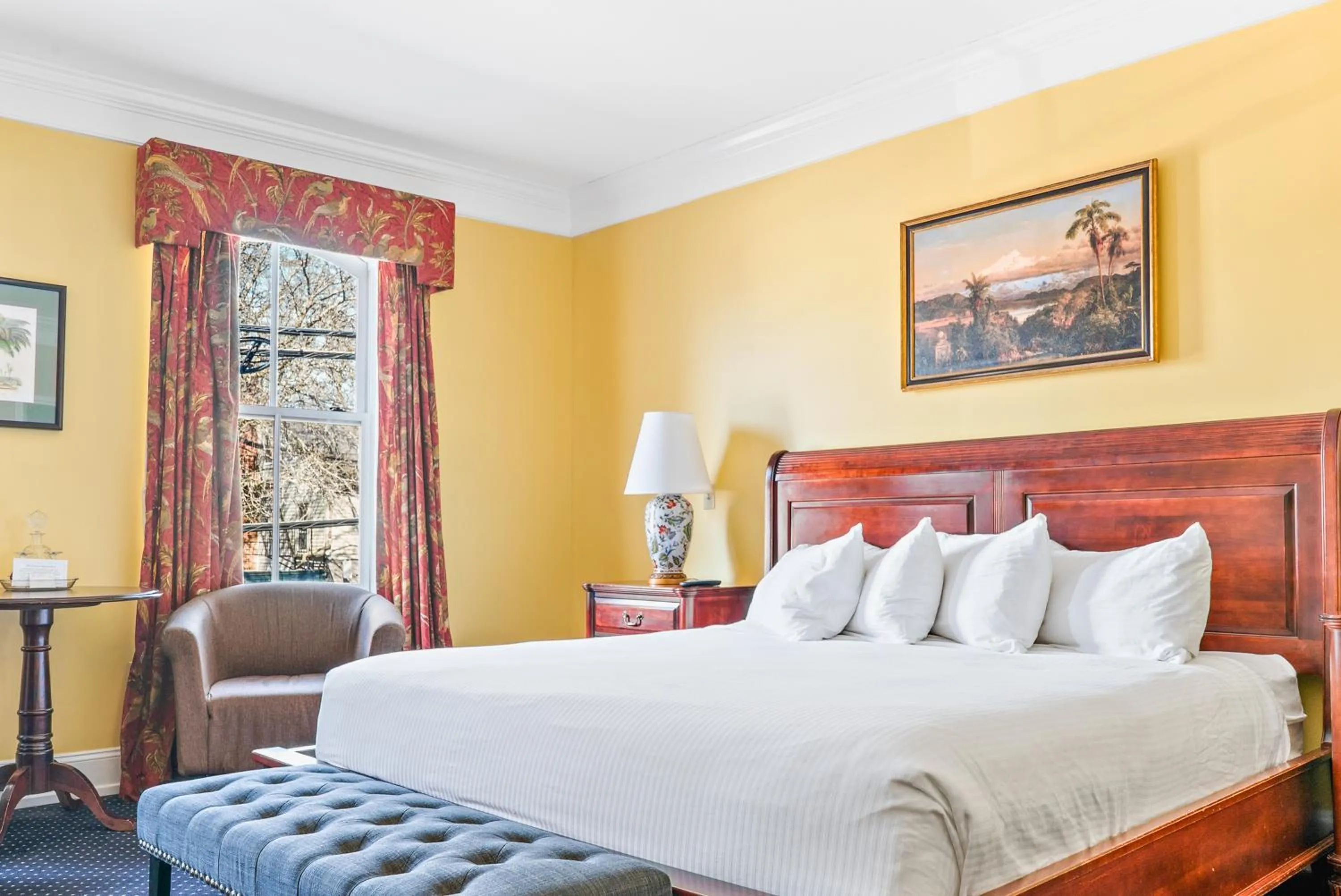 Bed in Beekman Arms and Delamater Inn