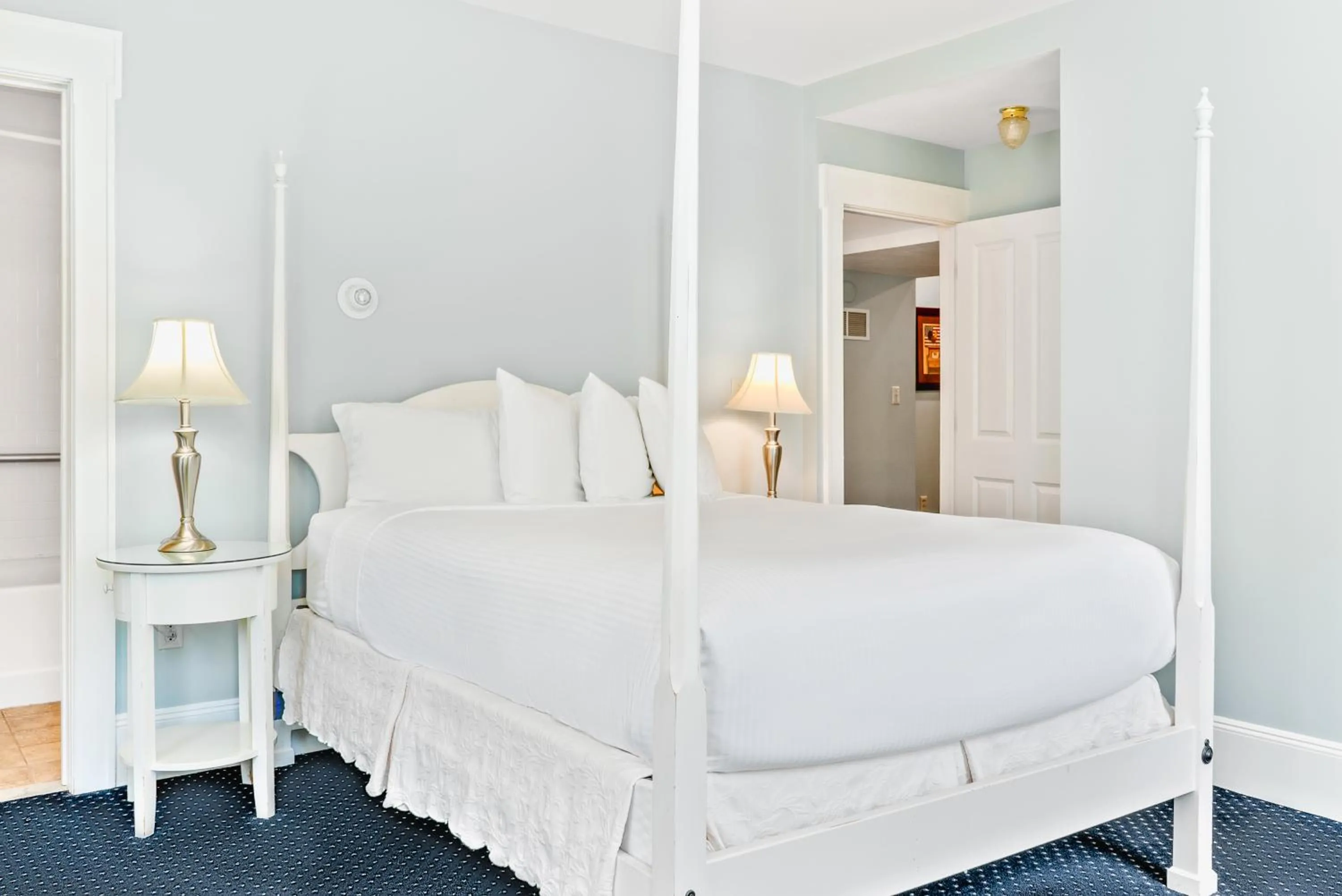 Bed in Beekman Arms and Delamater Inn