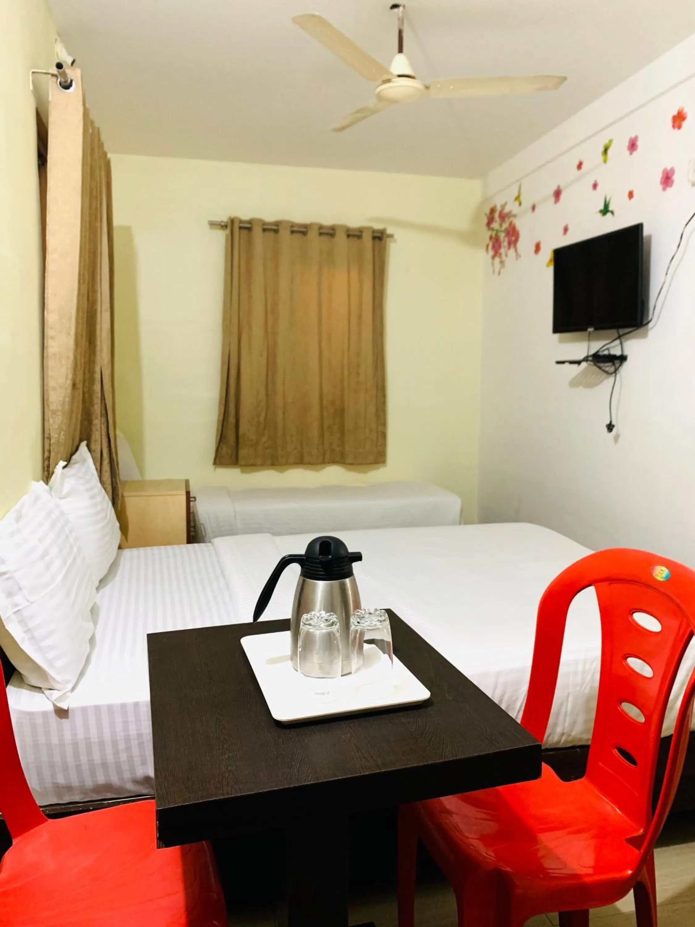 TV and multimedia, Bed in Western Silicon Hotel