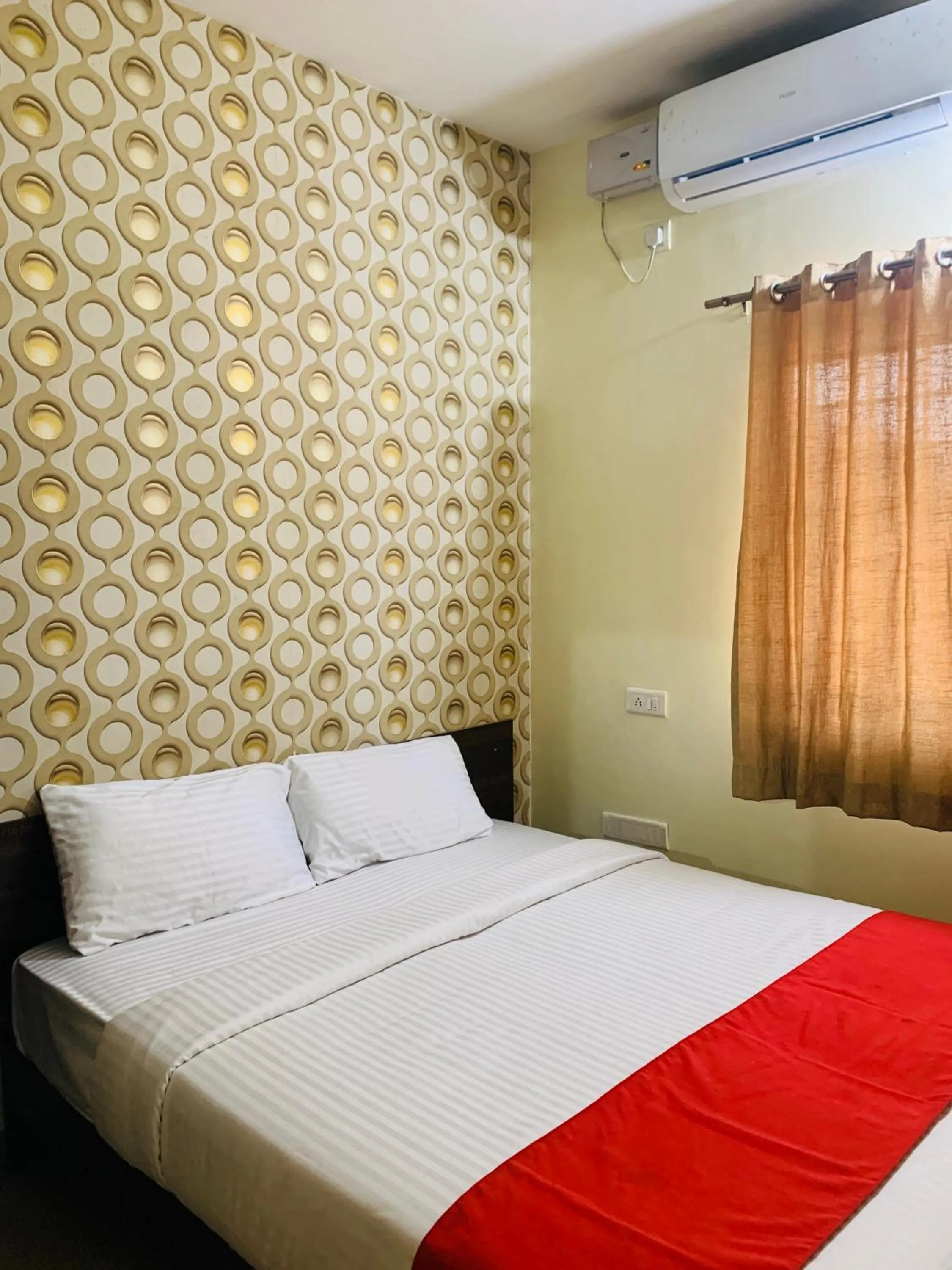 air conditioner, Bed in Western Silicon Hotel