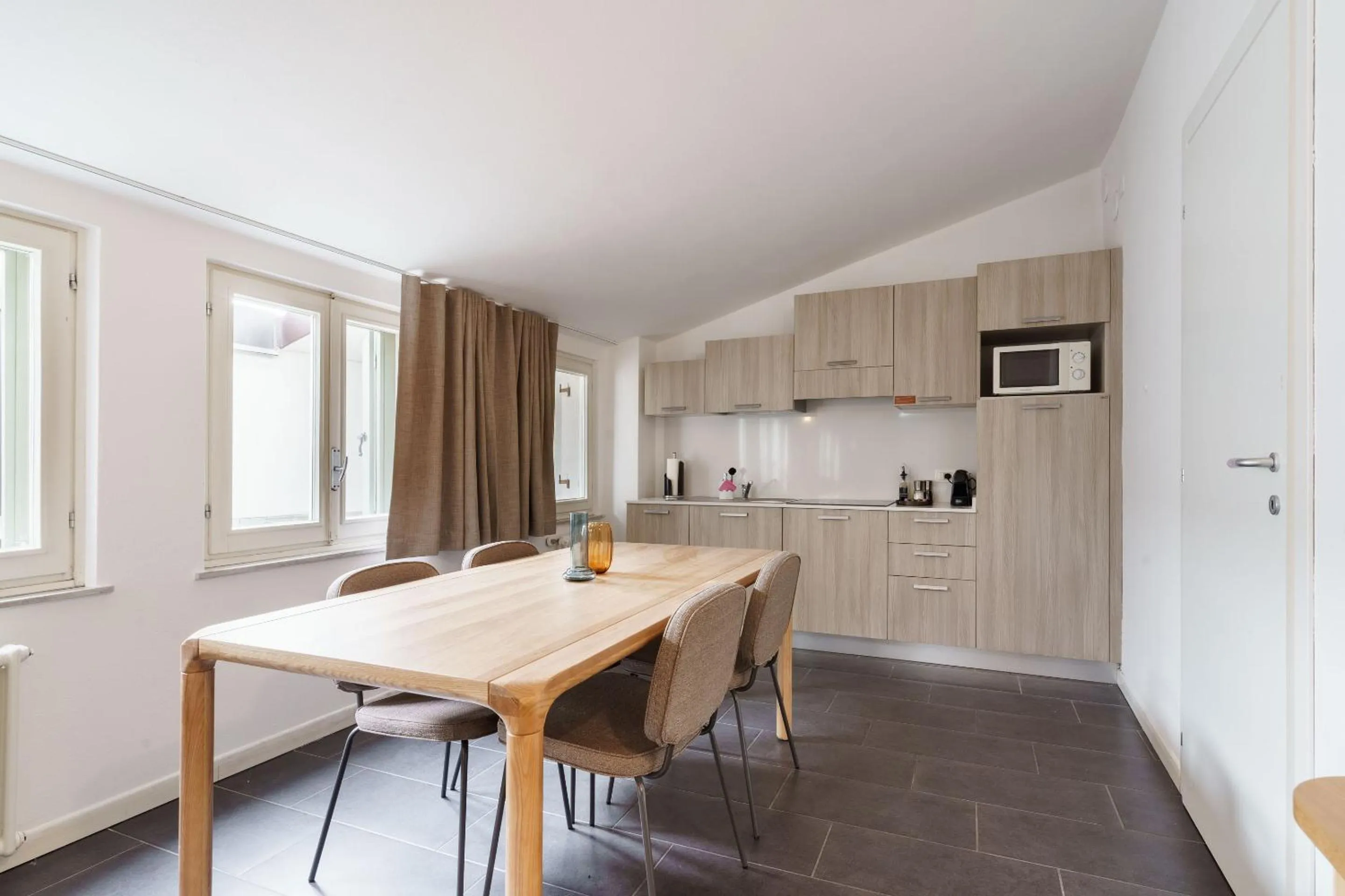 Kitchen or kitchenette in Limehome Verona La Vigna in Città