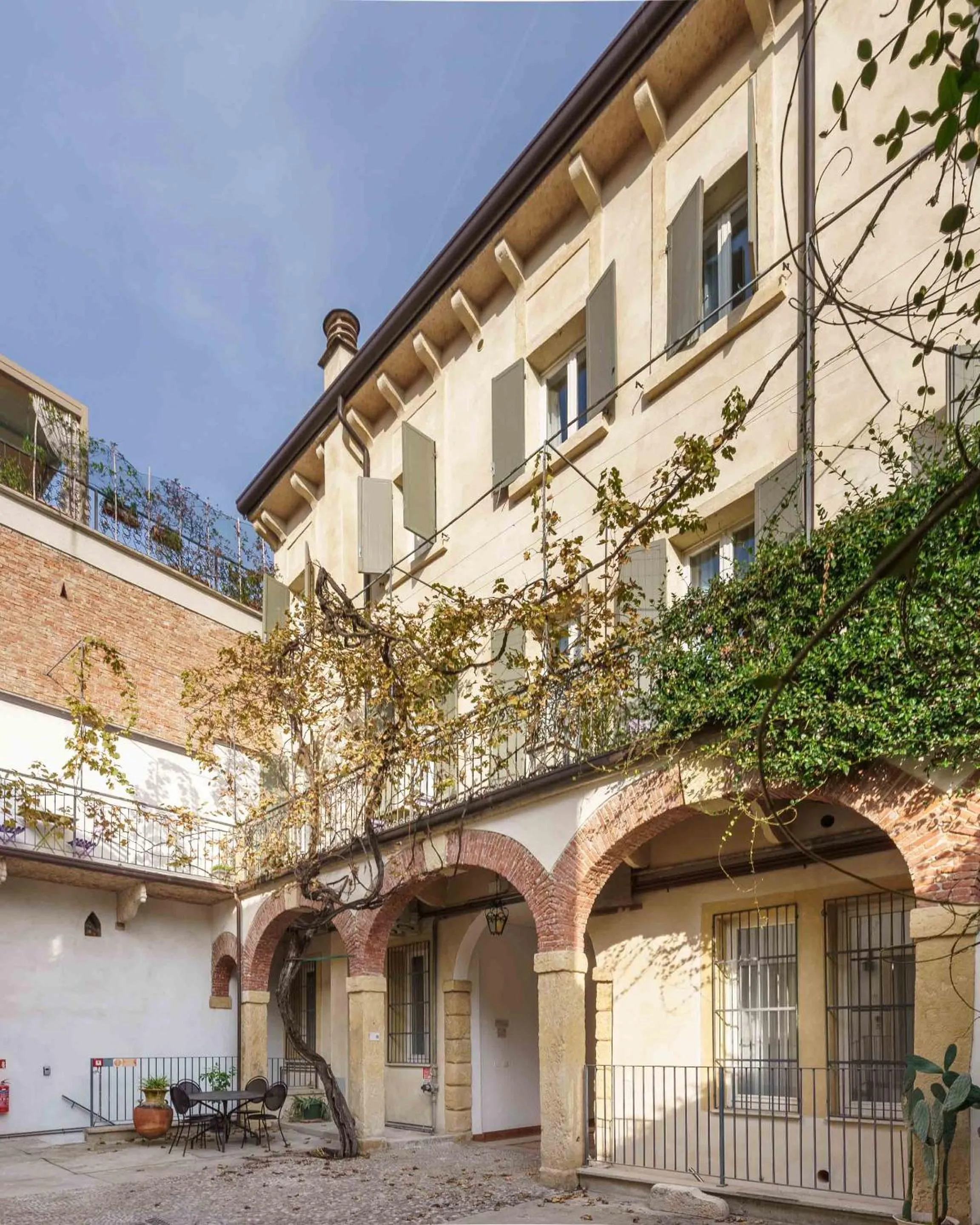 Property building in Limehome Verona La Vigna in Città